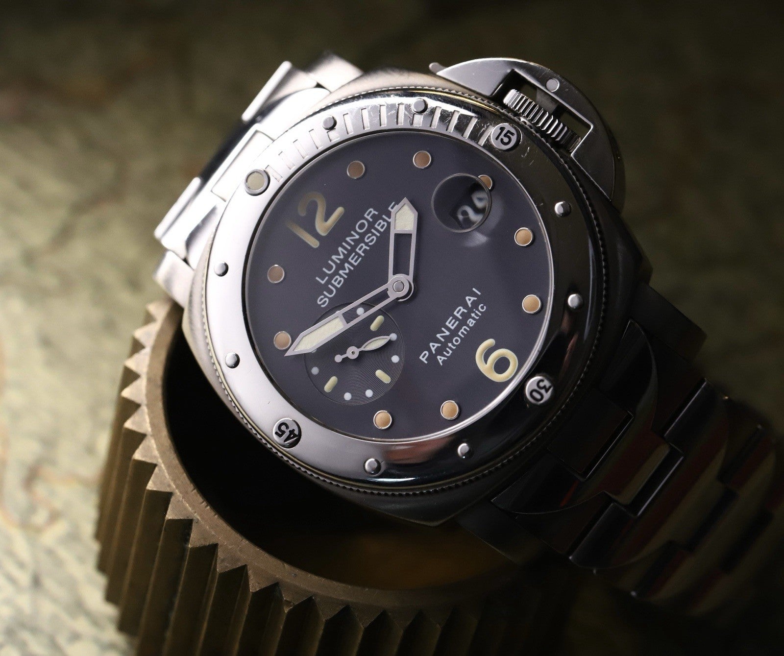 PaneraiLuminorSubmersibleTritiumTitaniumSteelPAM00170PAM170WatchVault02.jpg