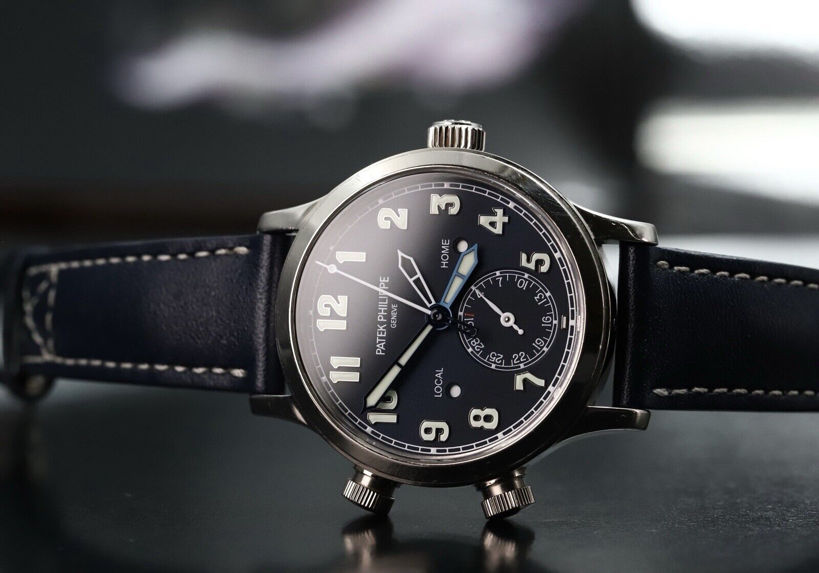 PatekPhilippeCalatravaPilotTravelTimeBlueDial7234G-001-2021WatchVault02.jpg