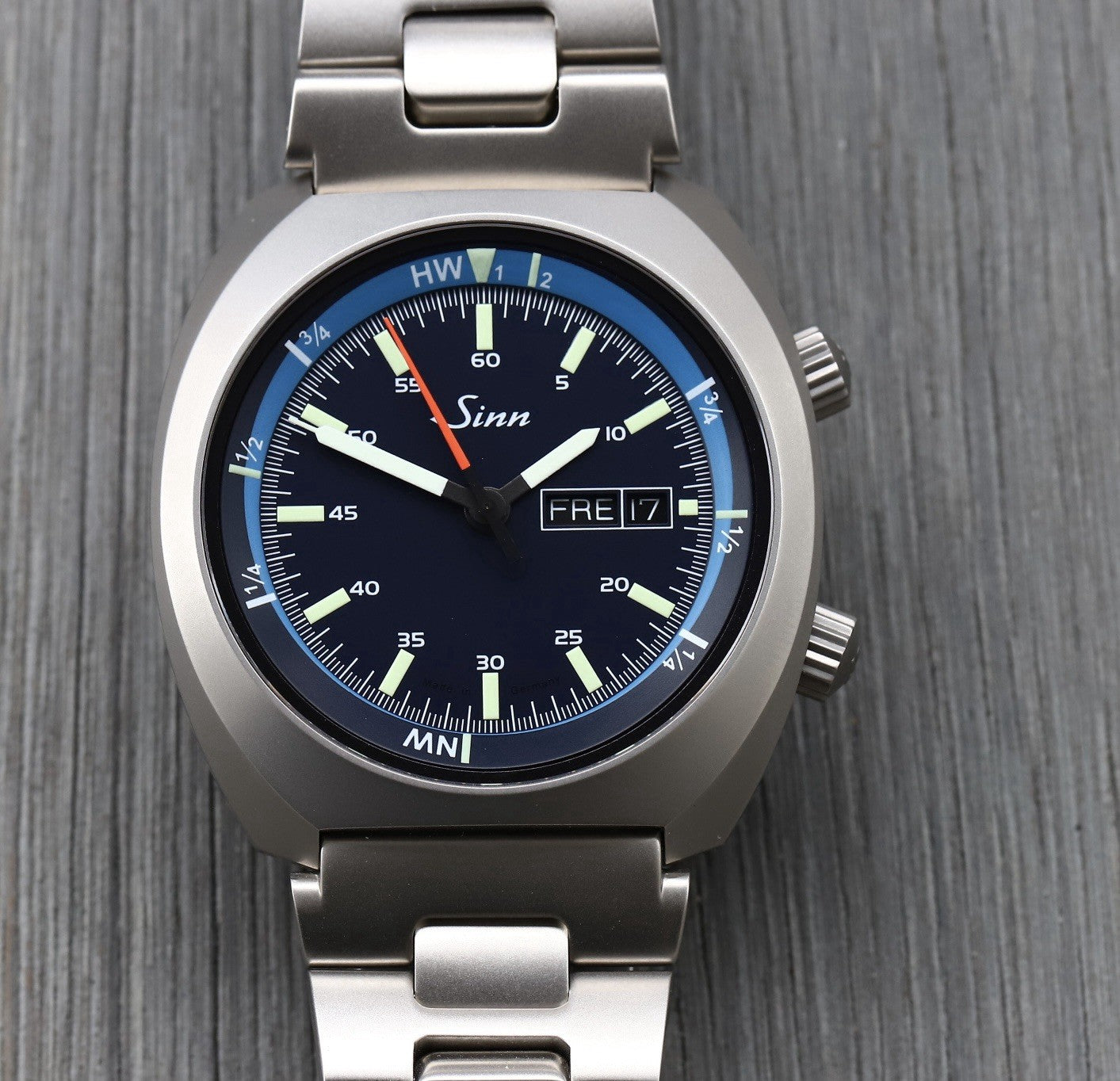 Sinn240StGZ-2017WatchVault01.jpg