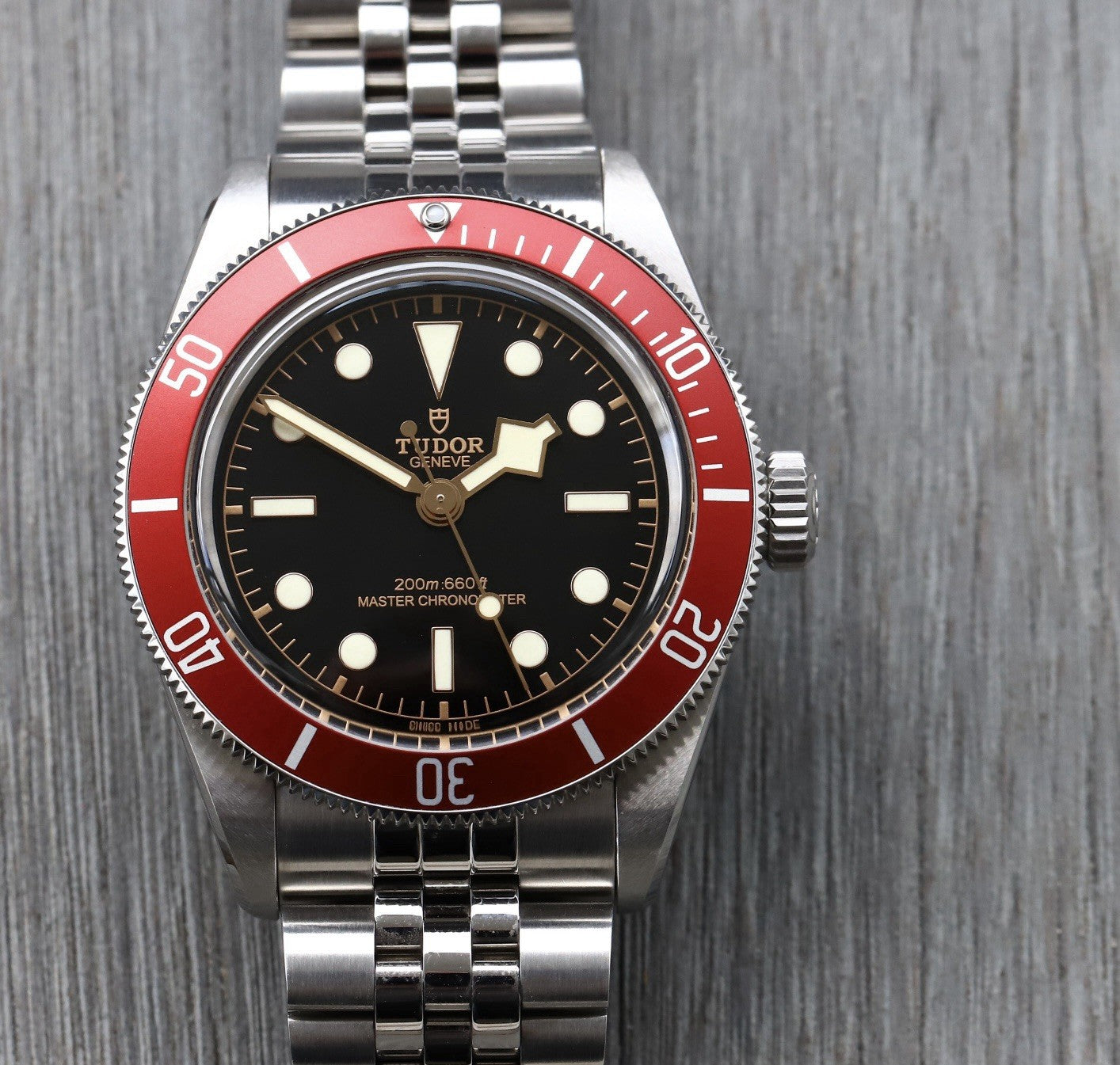 TudorBlackBay41mmBurgundyJubileeM7941A1A0RU-2023WatchVault01_589620da-9724-4e2a-8e57-eb080bedd625.jpg