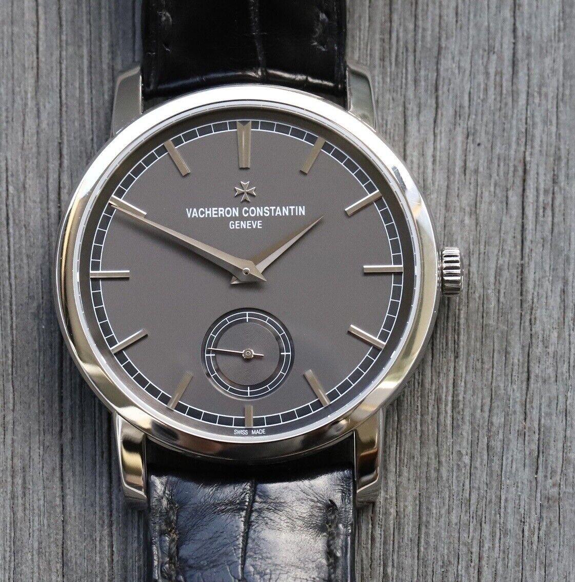 VacheronConstantinTraditionnellePatrimony38mmPlatinum82172000P-9811WatchVault01.jpg