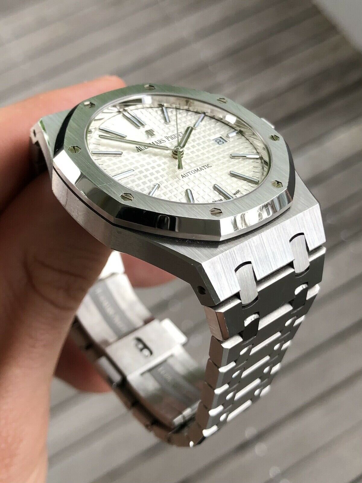 Audemars piguet royal oak 15400 leather strap best sale