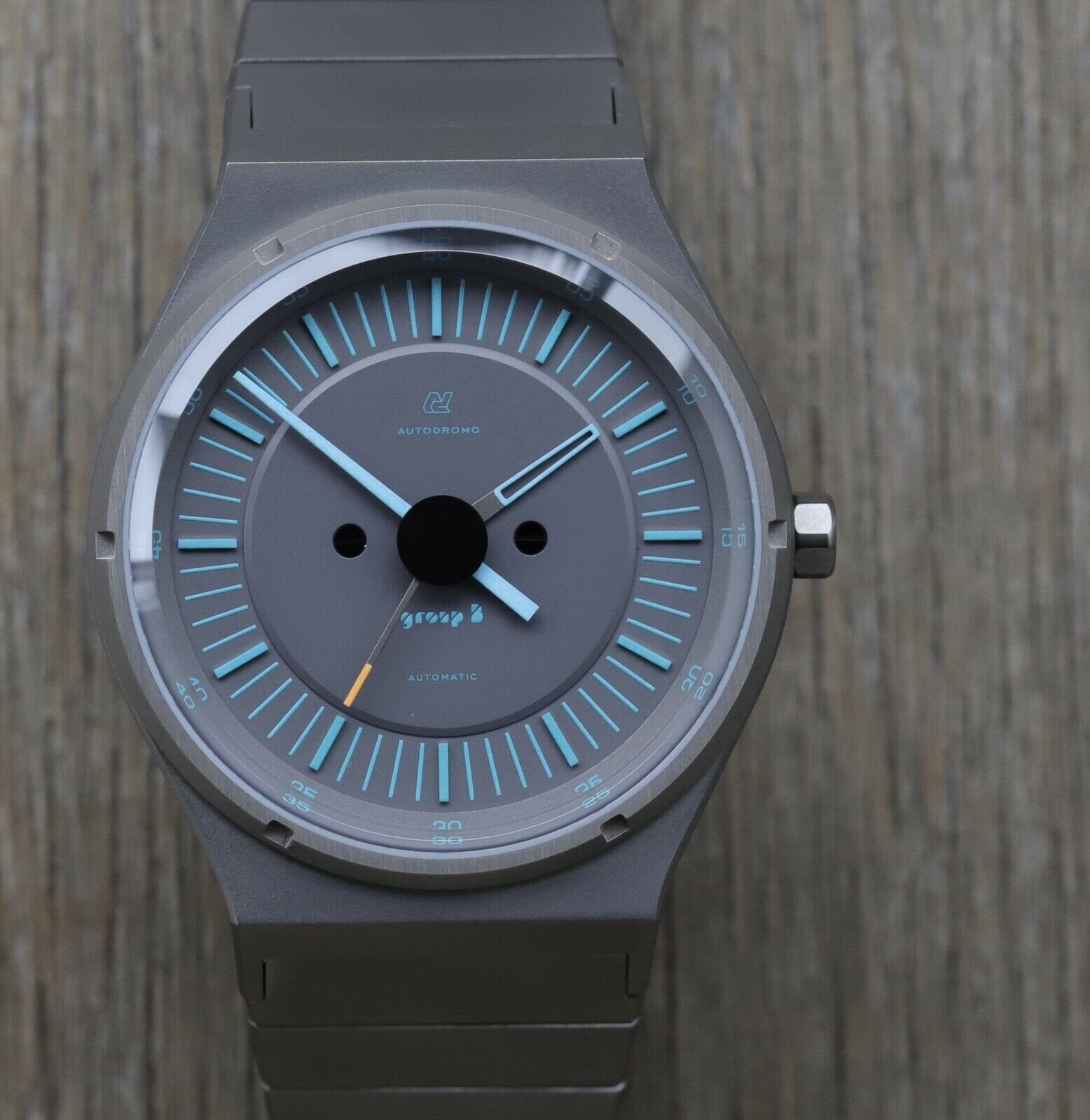 Autodromo_Group_B_E2_80_93_Windup_Special_Edition_Watch_Vault_01.jpg