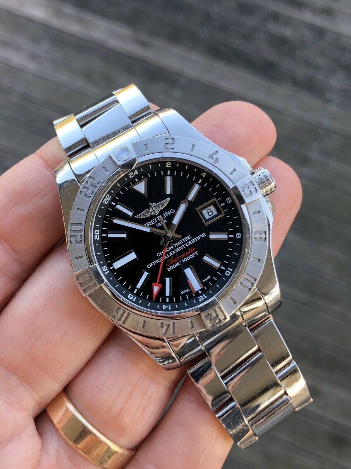 Breitling avenger shop 2 gmt movement
