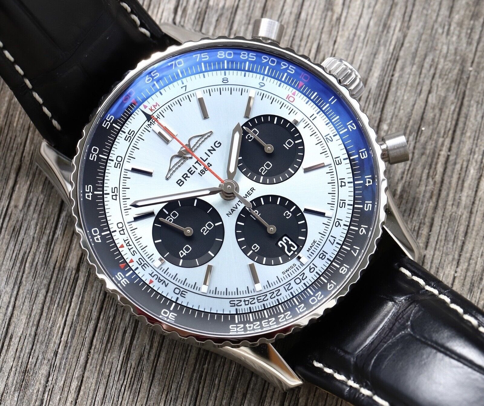 Breitling_Navitimer_B01_Chronograph_Ice_Blue_Dial_43_AB0138241C1P1_-_2022_Watch_Vault_02.jpg