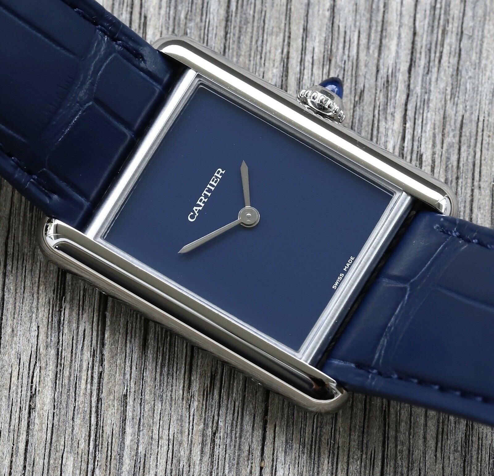 Cartier_Tank_Must_Blue_WSTA0055_-_2021_Watch_Vault_02.jpg