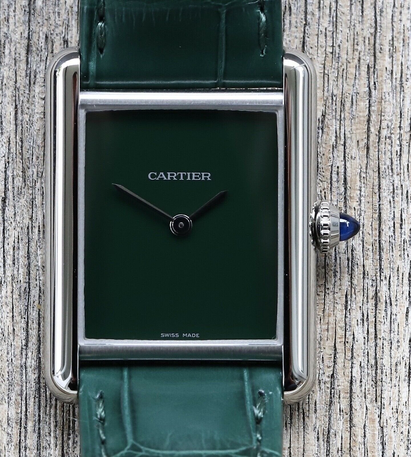 Cartier_Tank_Must_Green_WSTA0056_-_2021_Watch_Vault_01.jpg