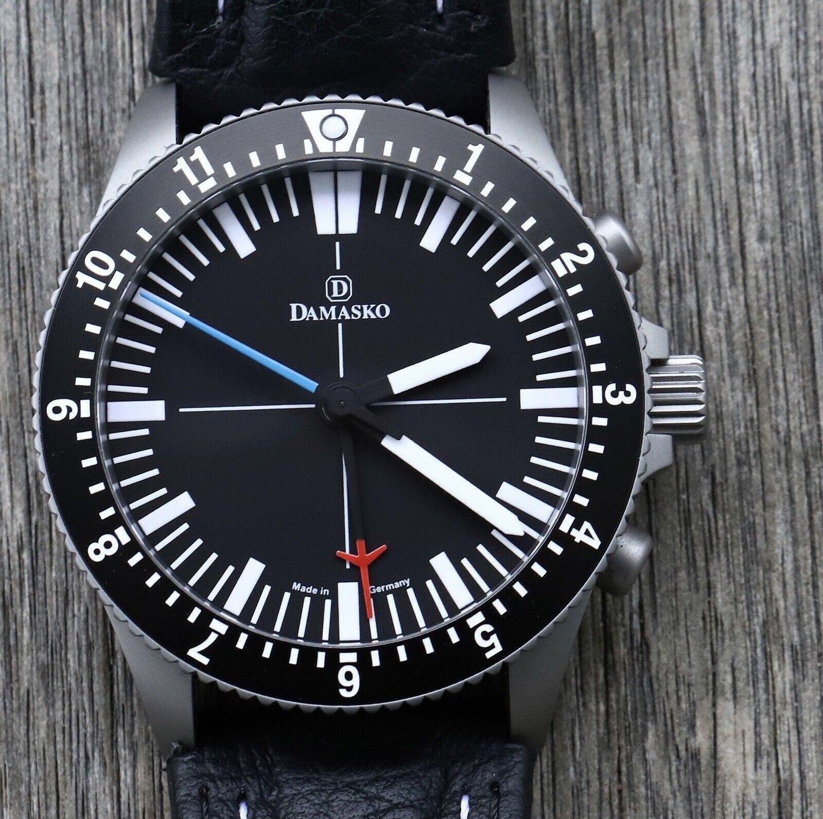 Damasko DC 80 Chronograph Pilot Watch Blue/Red - 2020