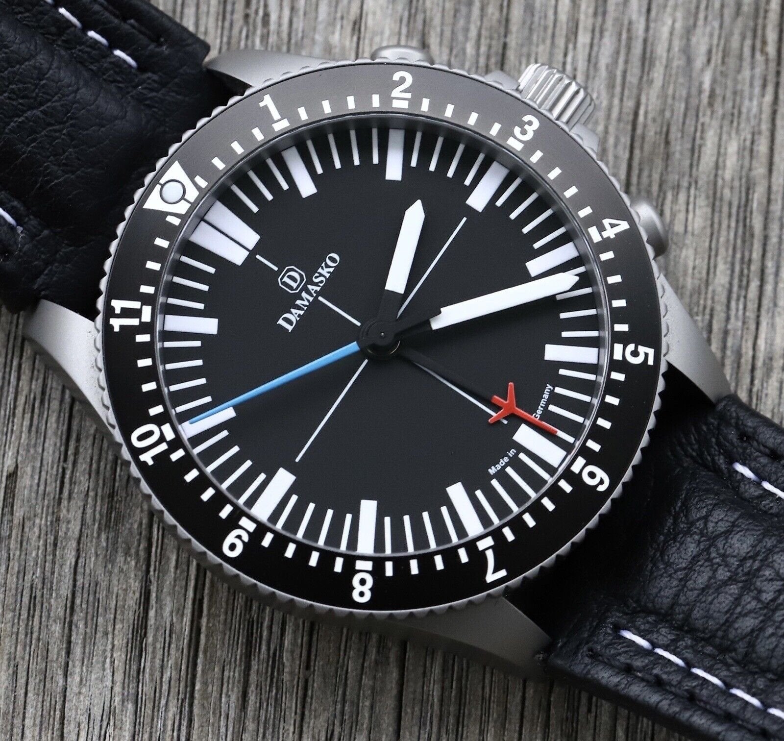 Damasko DC 80 Chronograph Pilot Watch Blue/Red - 2020