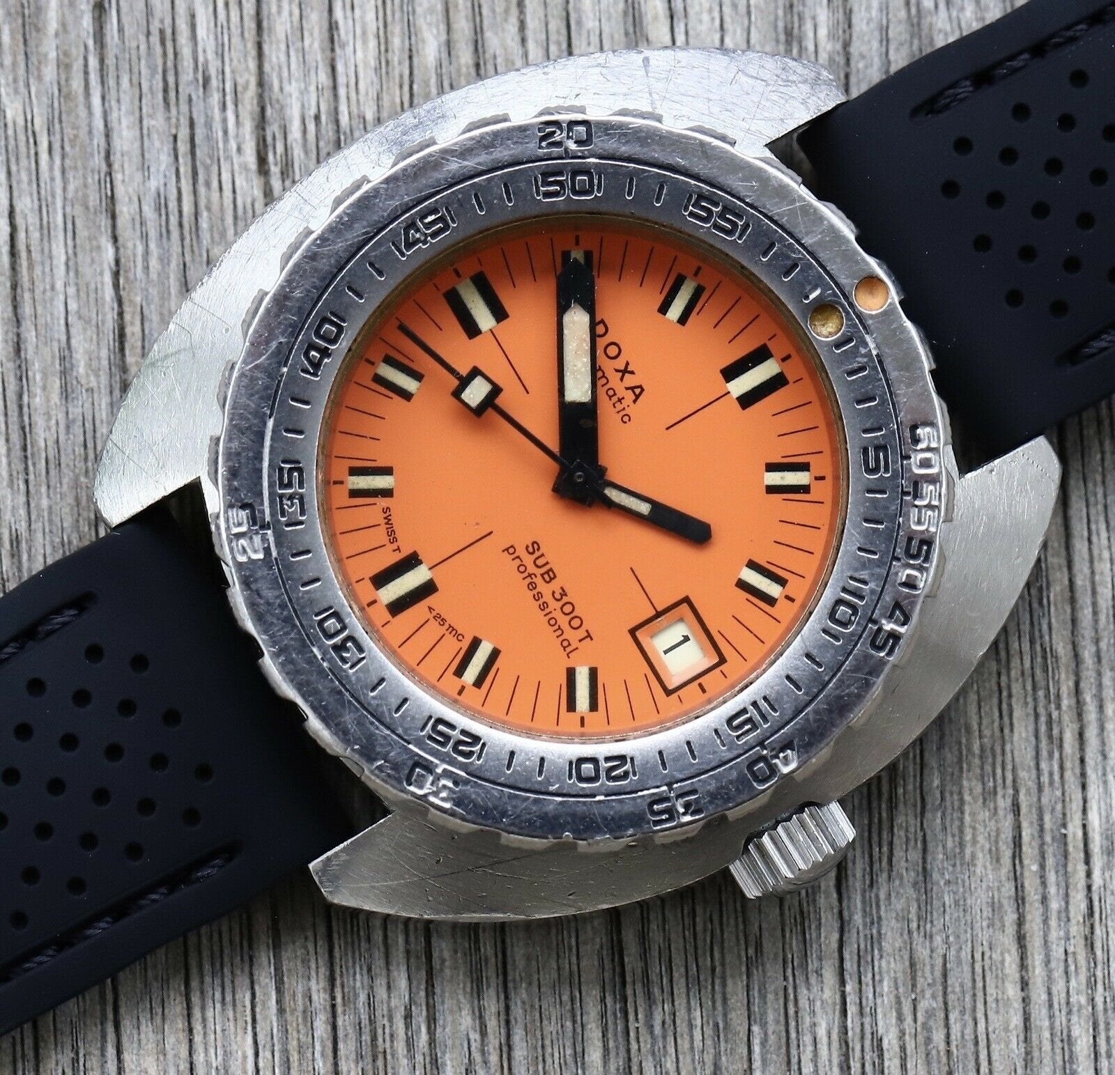 Doxa SUB 300T Professional Transitional 11899-4