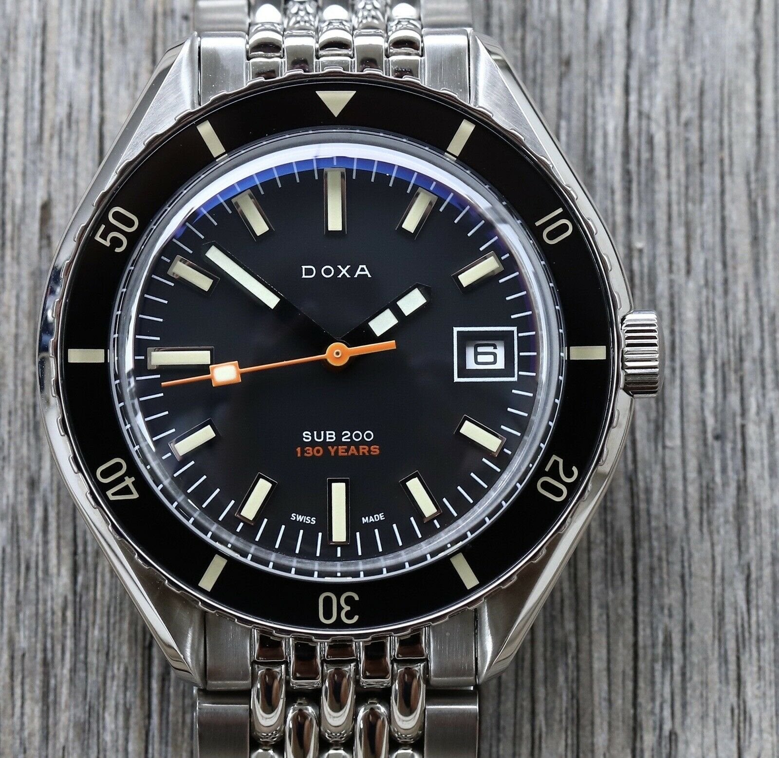 Doxa_Sharkhunter_Sub_200_130th_Anniversary_LE_-_2019_Watch_Vault_01.jpg