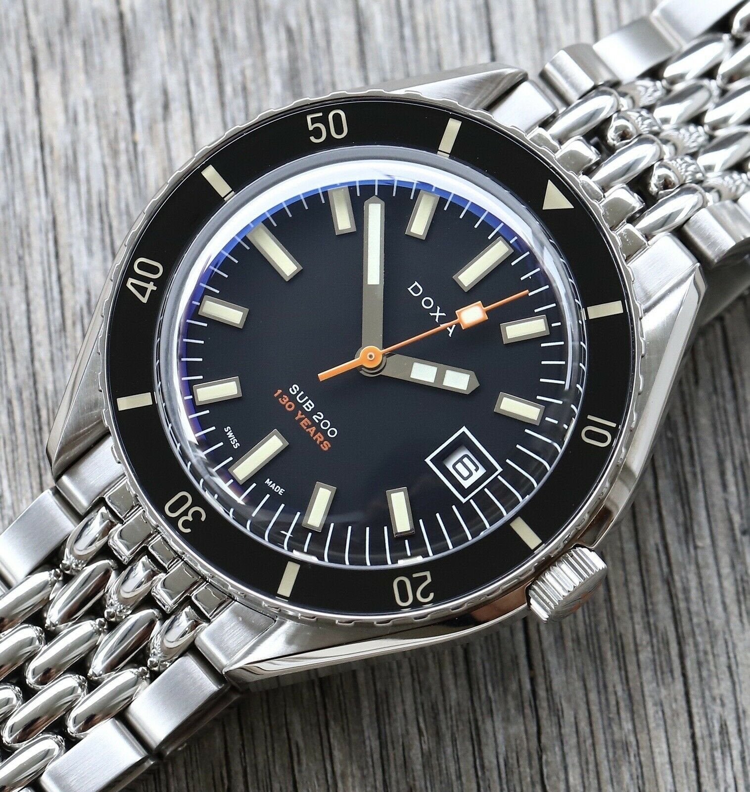 Doxa_Sharkhunter_Sub_200_130th_Anniversary_LE_-_2019_Watch_Vault_02.jpg