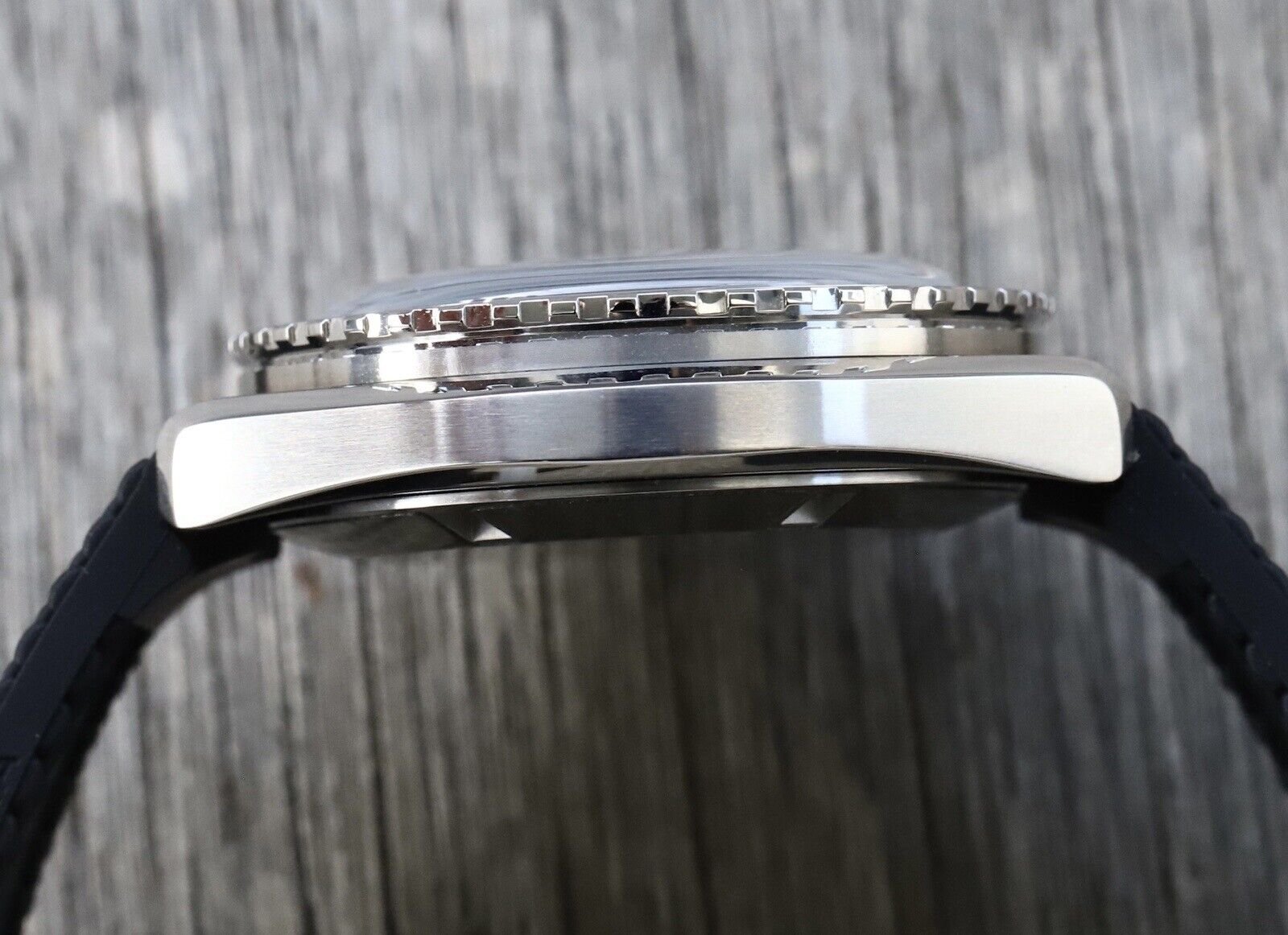 Doxa Sharkhunter Sub 200