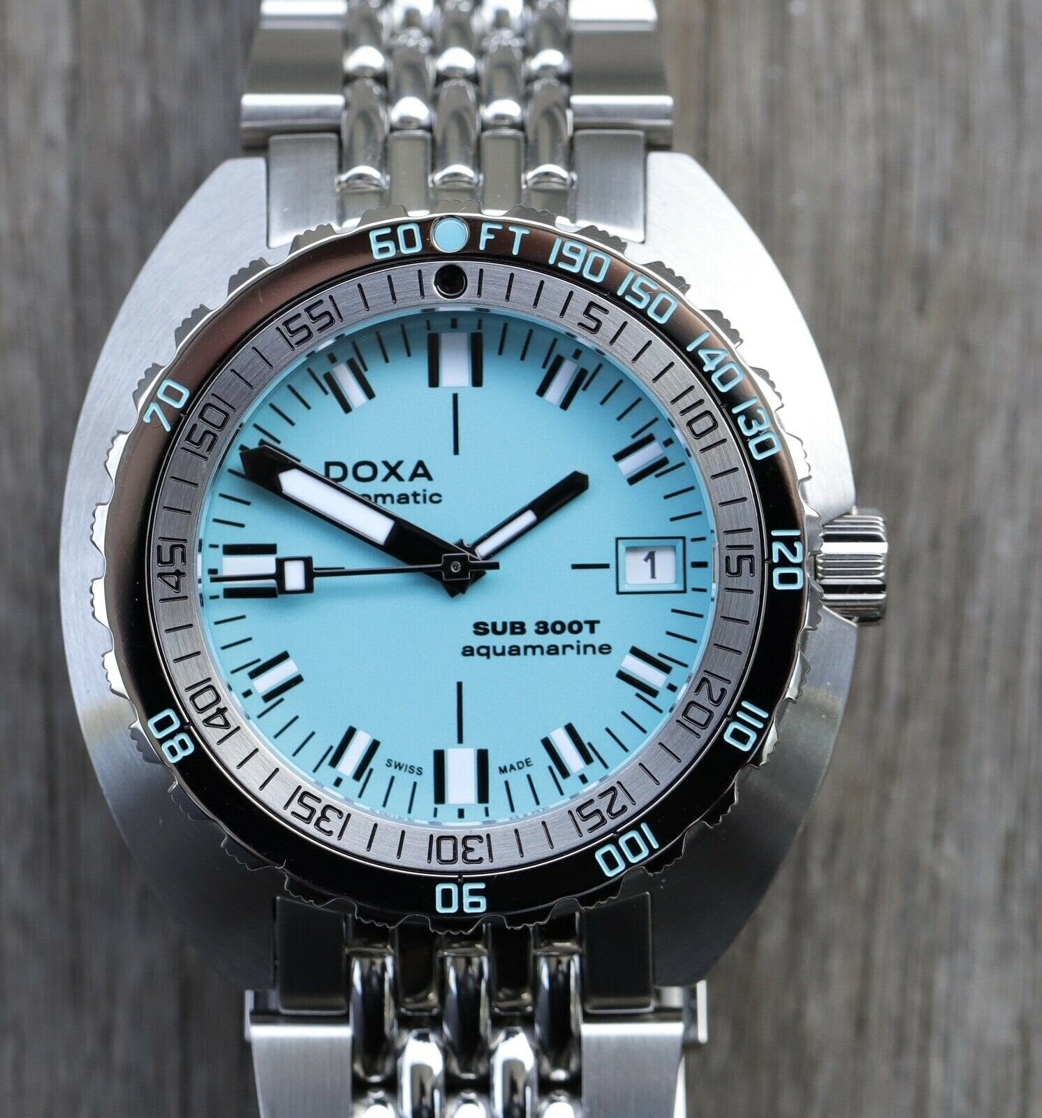 Doxa_Sub_300T_Aquamarine_-_2020_Watch_Vault_01.jpg
