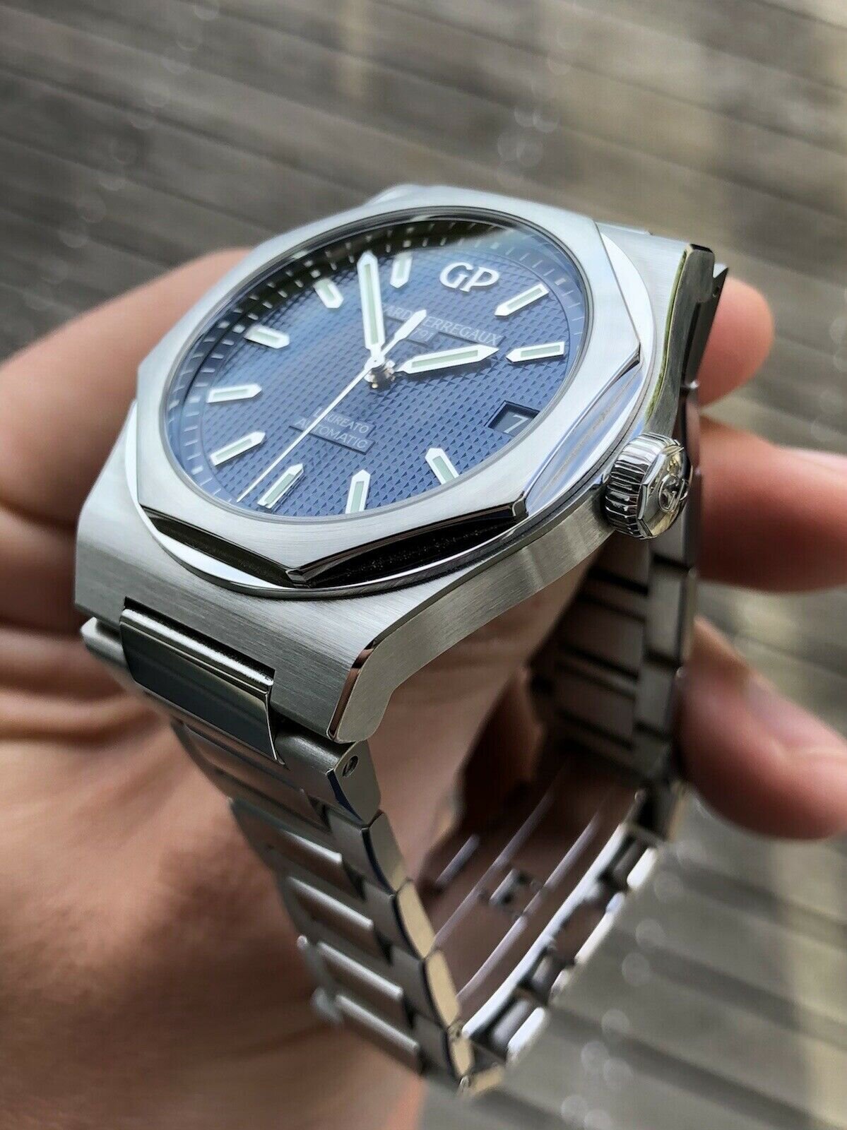 Girard-Perregaux Laureato Blue Dial 81010-11-431-11A 42mm - 2020