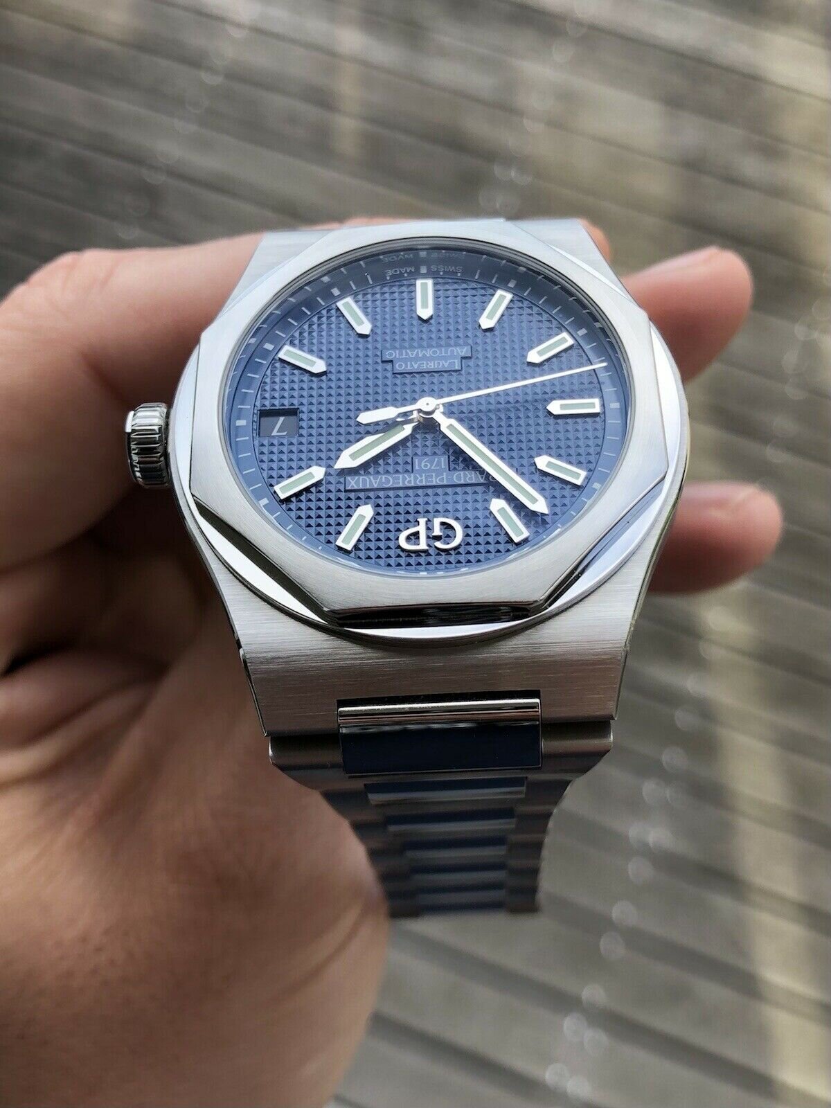 Girard Perregaux Laureato Blue Dial 81010 11 431 11A 42mm 2020