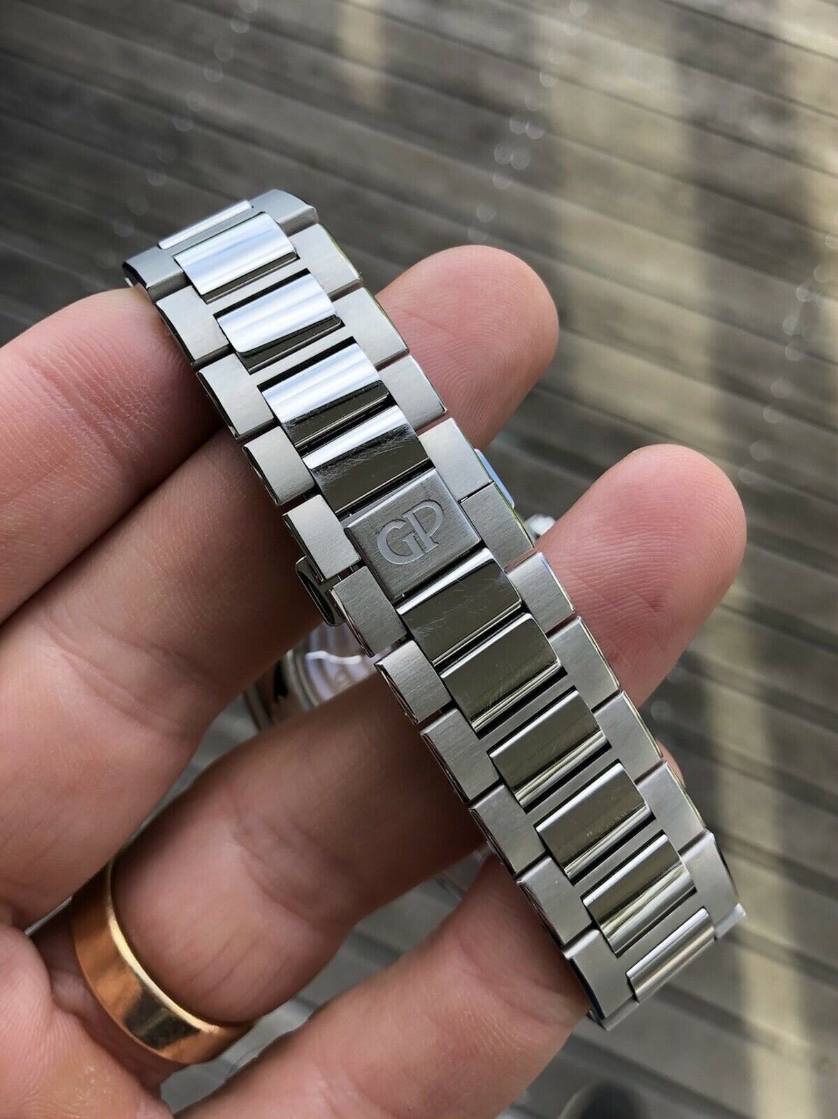 Girard-Perregaux Laureato Blue Dial 81010-11-431-11A 42mm - 2020