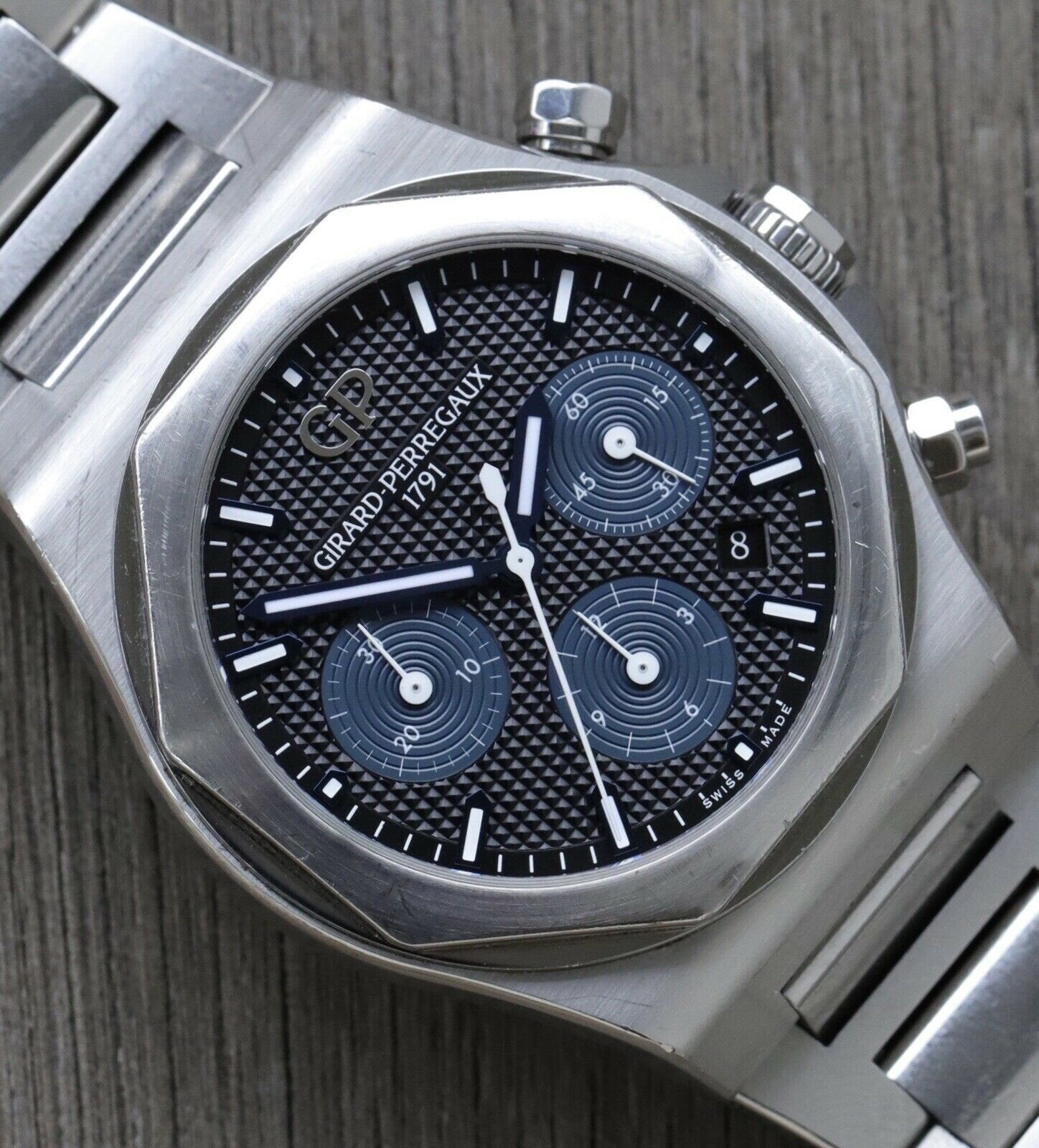 Girard-Perregaux Laureato Chronograph 81020-11-631-11A 42mm