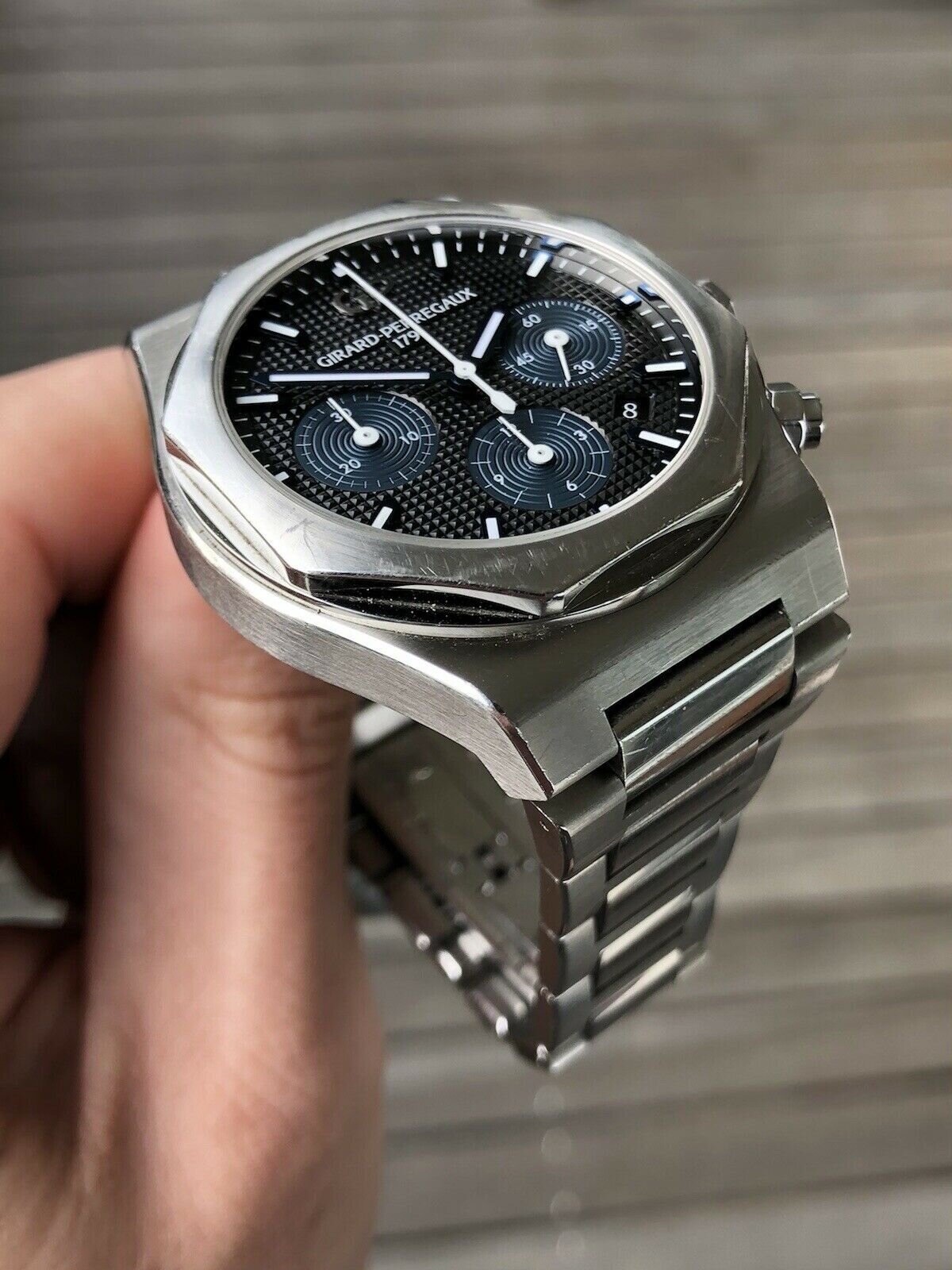 Girard-Perregaux Laureato Chronograph 81020-11-631-11A 42mm