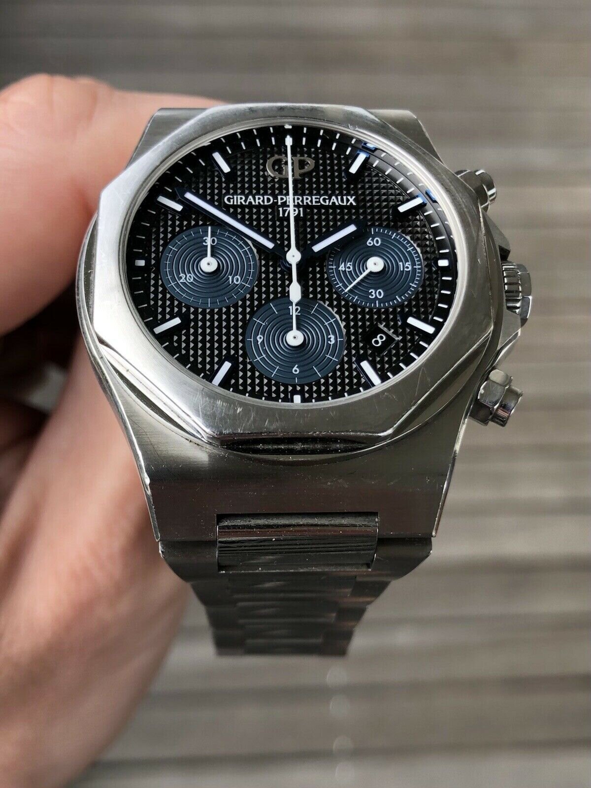 Girard-Perregaux Laureato Chronograph 81020-11-631-11A 42mm