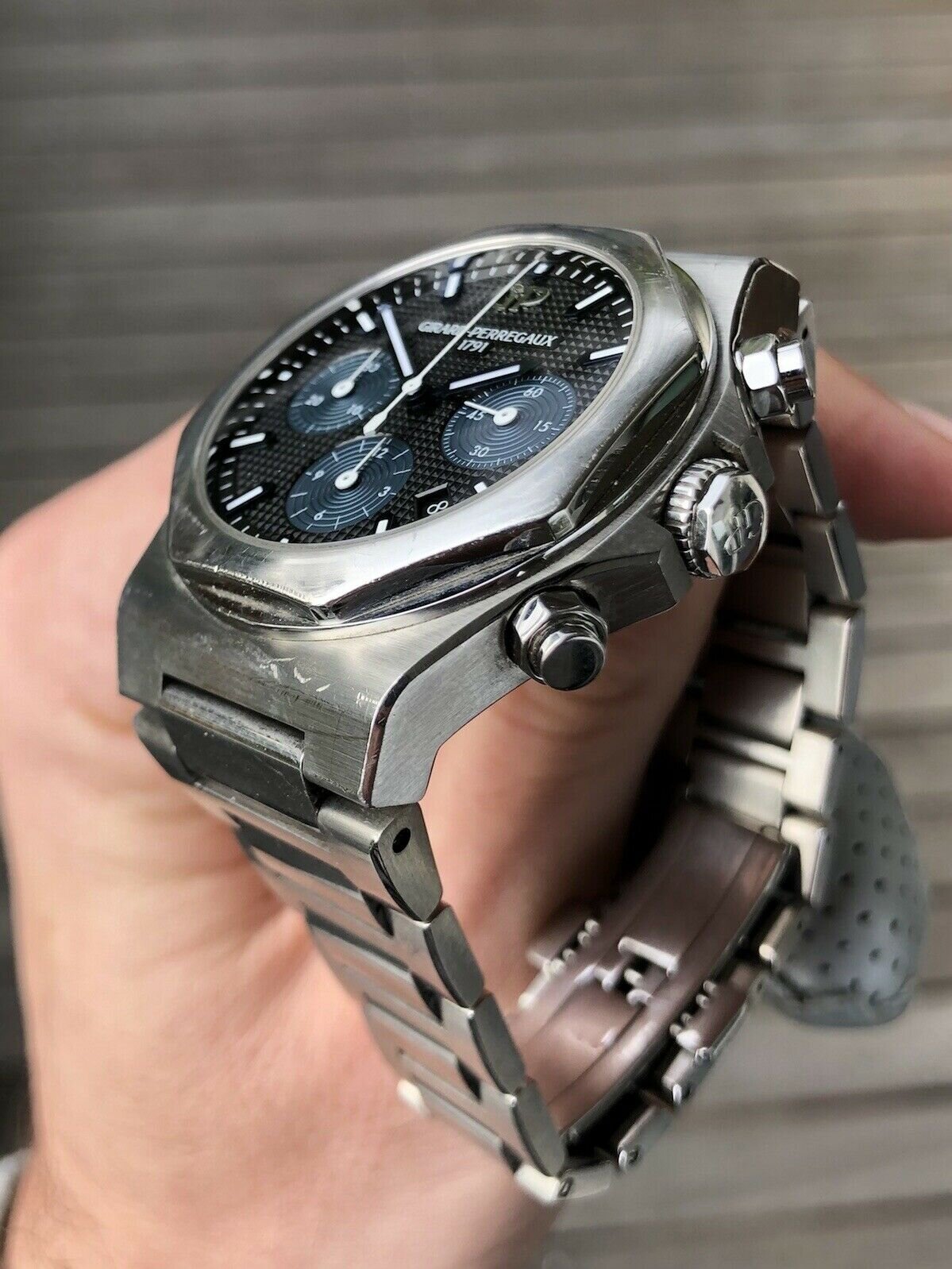 Girard Perregaux Laureato Chronograph 81020 11 631 11A 42mm
