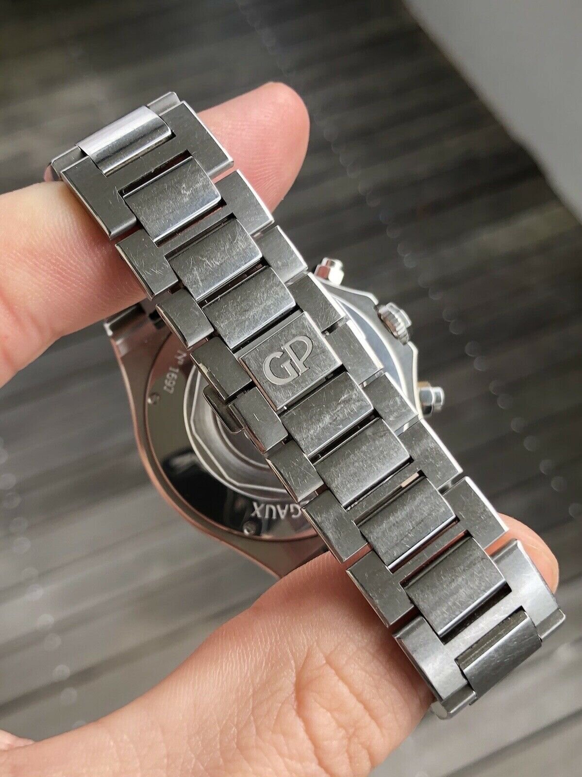 Girard-Perregaux Laureato Chronograph 81020-11-631-11A 42mm
