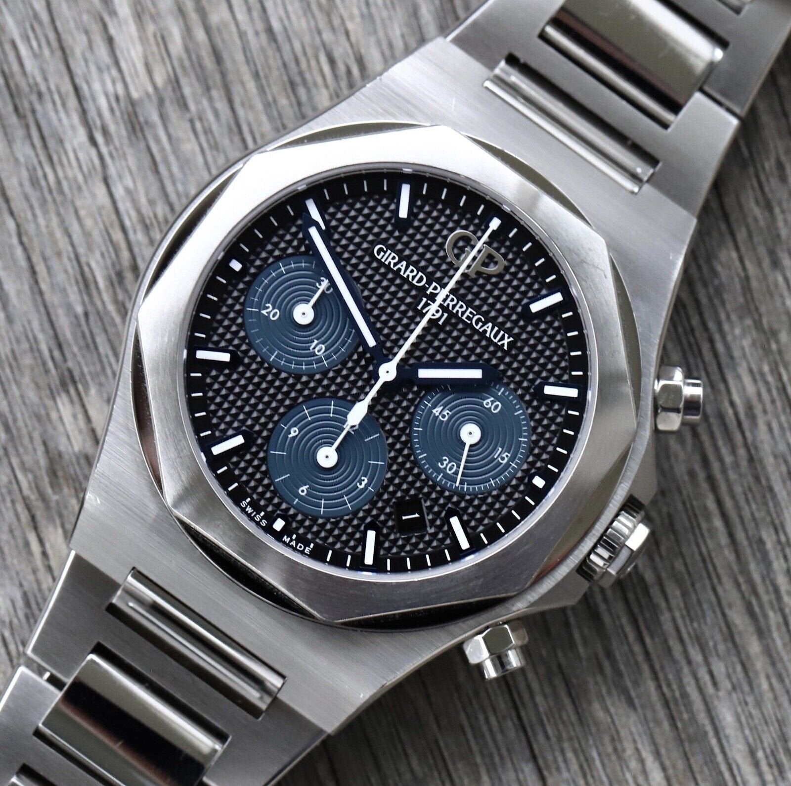 Girard-Perregaux Laureato Chronograph 81020-11-631-11A 42mm - 2021