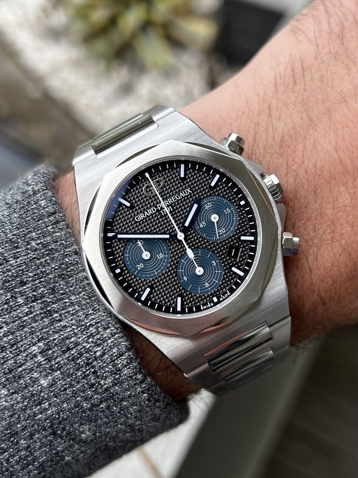 Girard perregaux laureato chronograph 42mm top