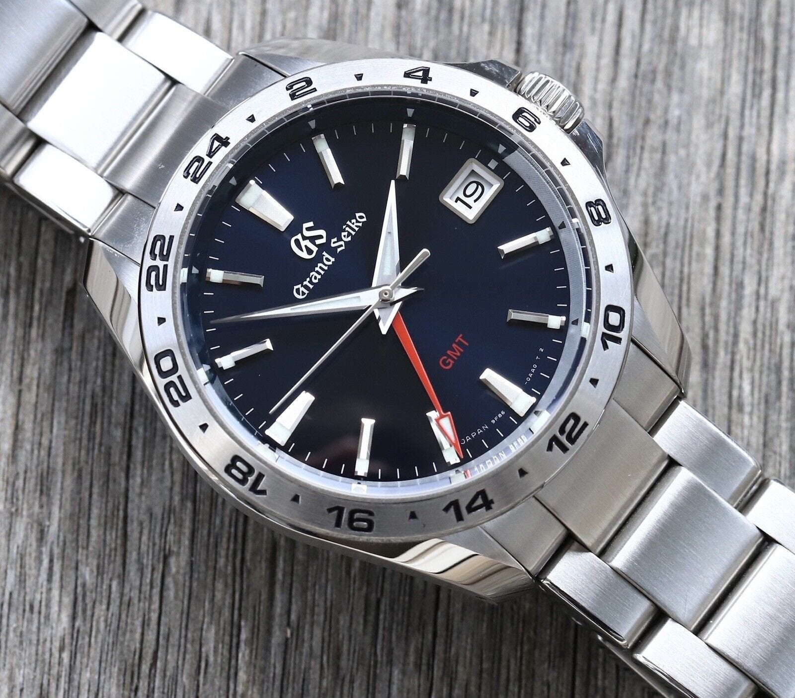 Grand_Seiko_GMT_SBGN005_9F86_-_2020_Watch_Vault_02.jpg