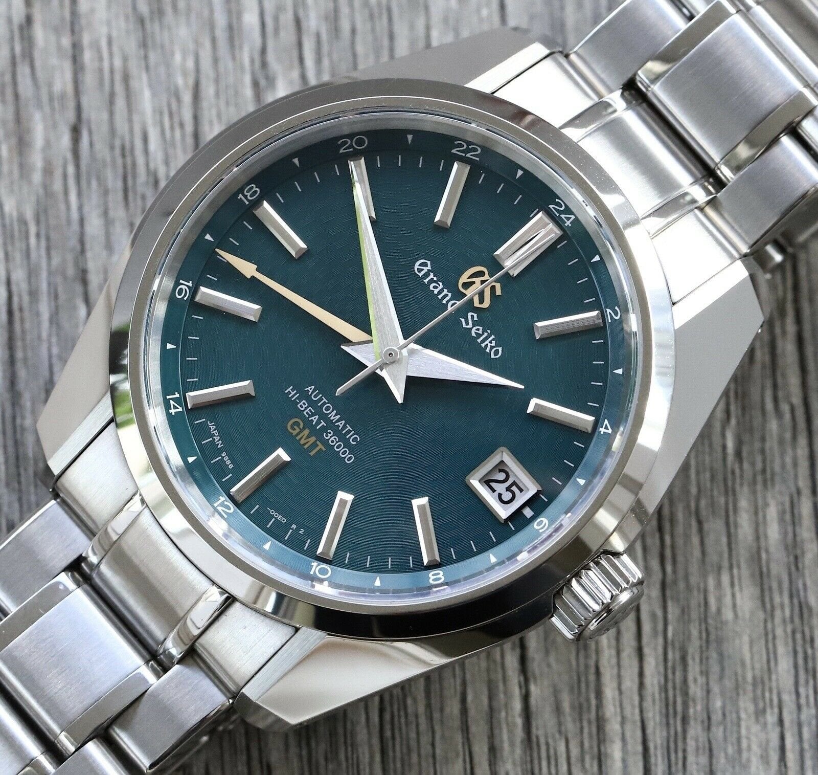 Grand_Seiko_Peacock_SBGJ227_-_2018_Watch_Vault_02.jpg