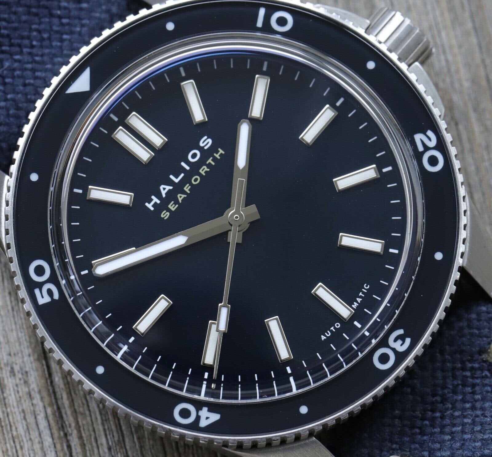 Halios_Seaforth_Abyss_Watch_Vault_02.jpg