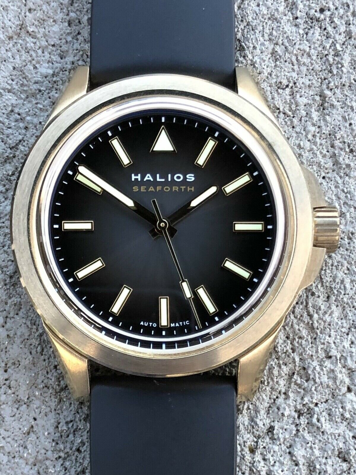 Halios_Seaforth_Bronze_Grey_Fume_Dial_-_2019_Watch_Vault_01_2201d72d-6fd3-453d-8b2f-f514eed35bba.jpg