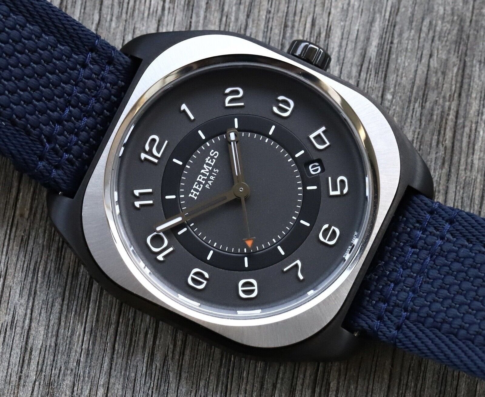 Herm_C3_A8s_H08_DLC_Titanium_-_2021_Watch_Vault_02.jpg