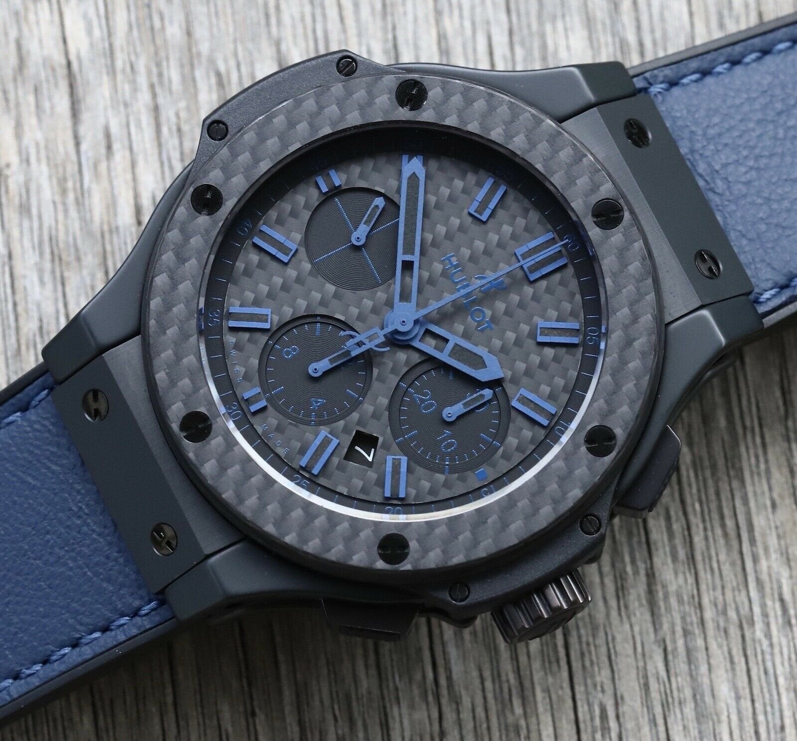 Hublot_Big_Bang_Parklane_Ceramic_Carbon_301.CQ.1790.VR.PLP17_-_2018_Watch_Vault_02.jpg