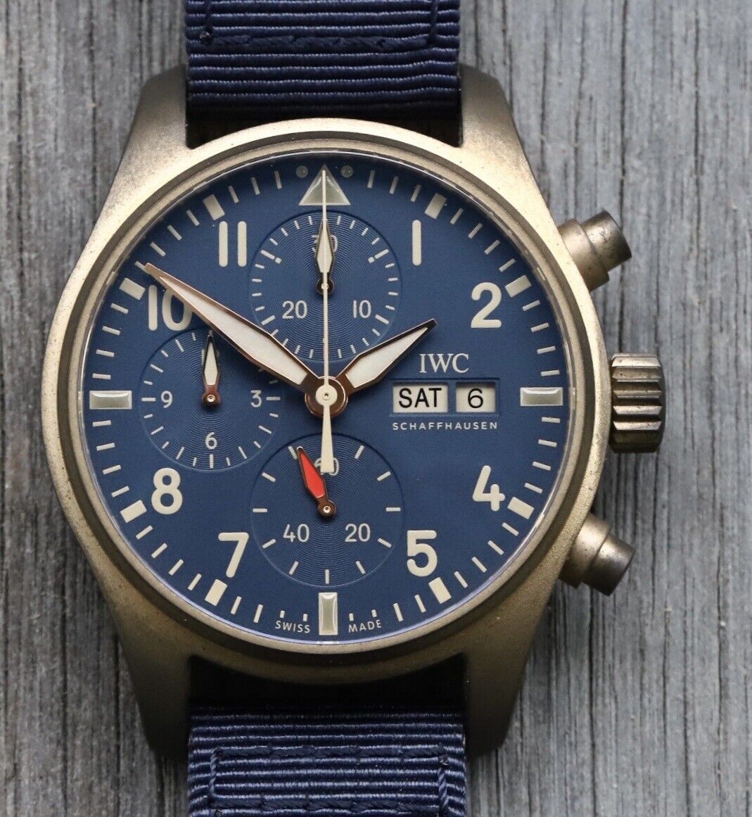 IWCPilot_sWatchChronograph41BronzeIW388109-2022WatchVault01.jpg