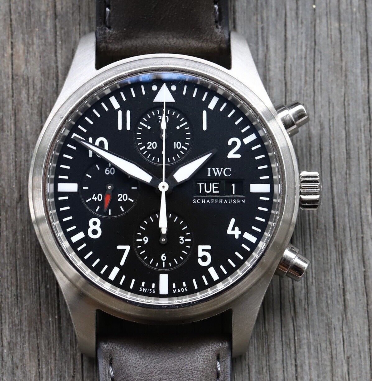 IWCPilotsWatchChronographIW3717-01WatchVault01.jpg
