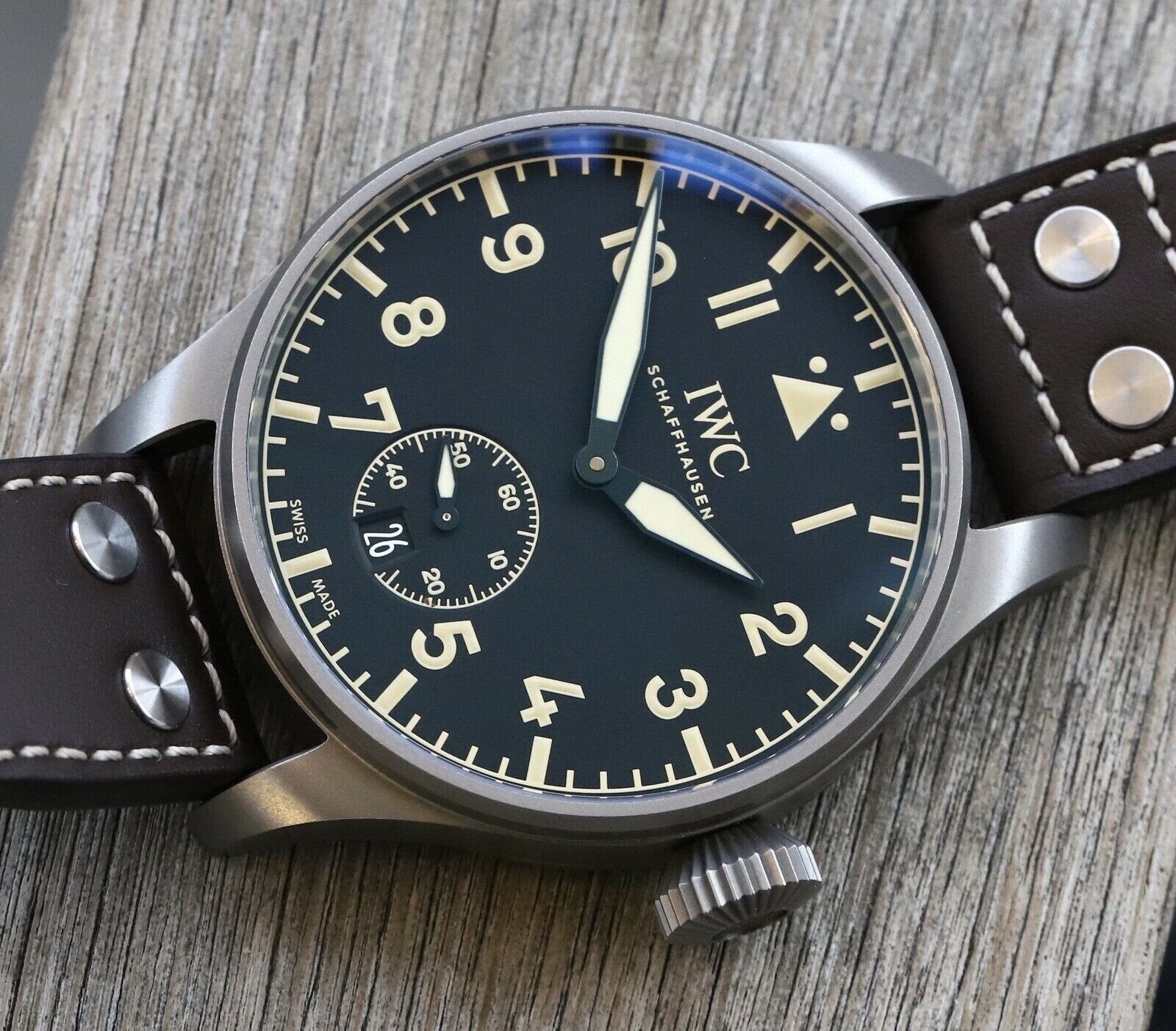 IWC_Big_Pilot_Heritage_Watch_48_IW510301_LE_-_2017_Watch_Vault_02.jpg