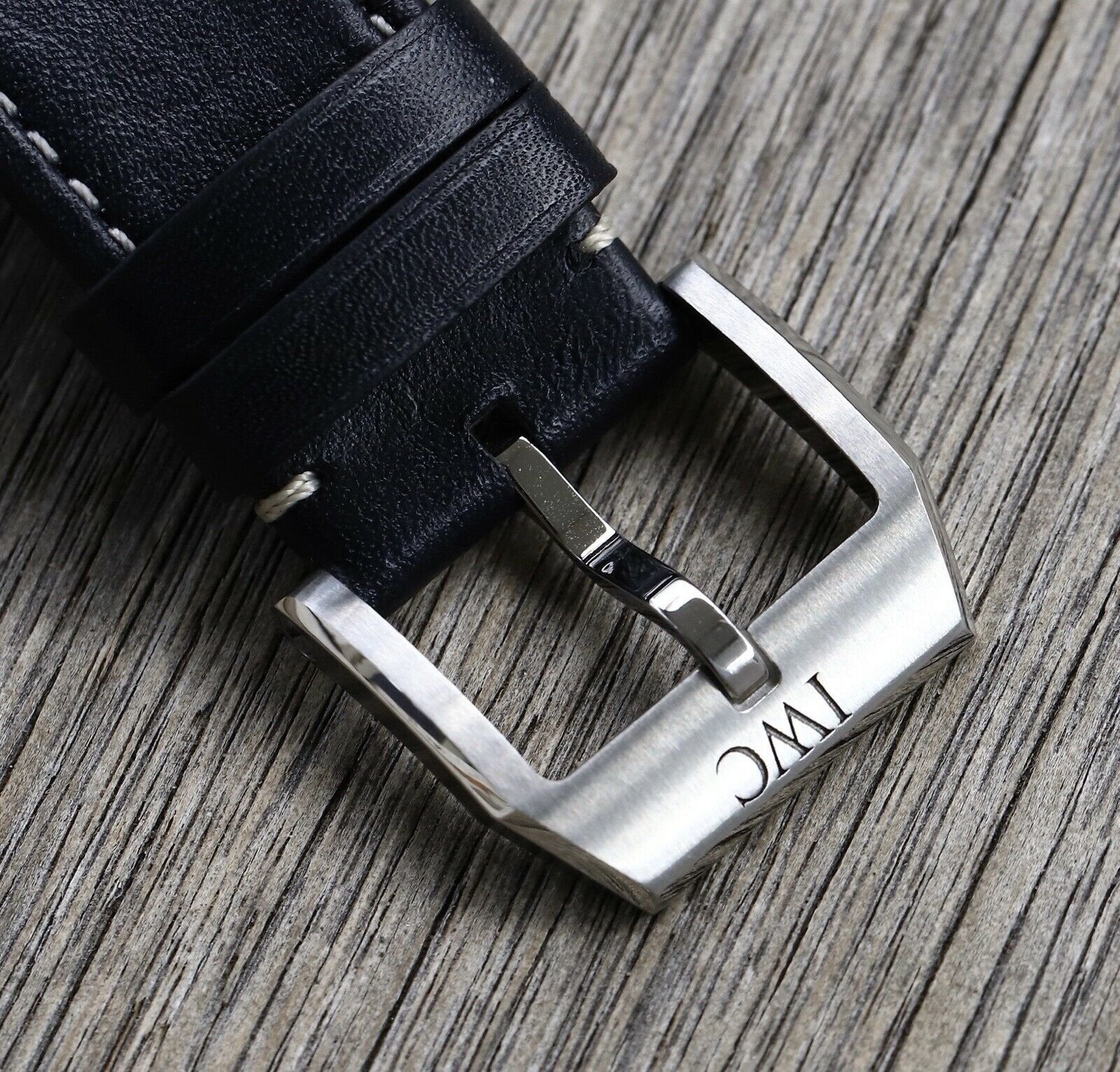 Iwc pin buckle top
