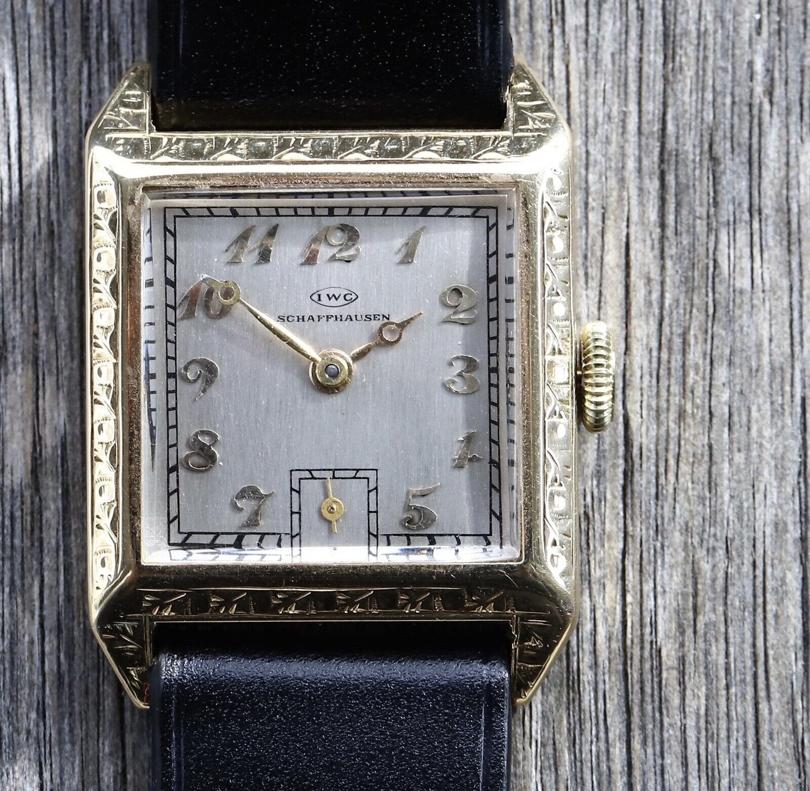 IWC_Schaffhausen_14k_Gold_Antique_Art_Deco_-_1926_Watch_VAult_01.jpg