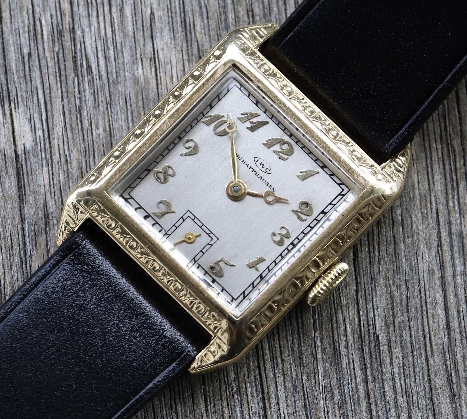 IWC_Schaffhausen_14k_Gold_Antique_Art_Deco_-_1926_Watch_Vault_02.jpg