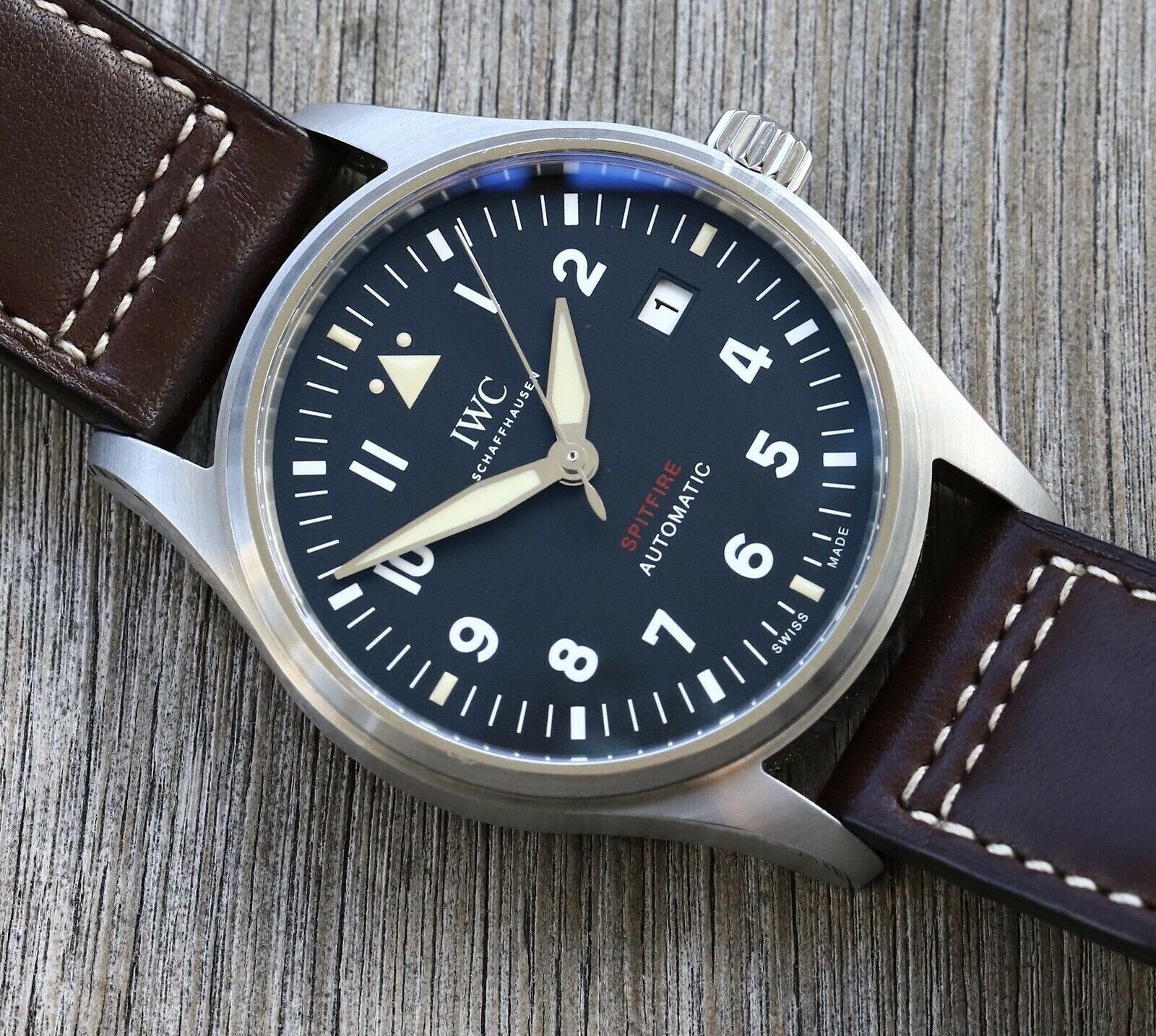 IWC_Spitfire_Pilot_27s_Watch_IW326803_E2_80_93_2019_Watch_Vault_02.jpg