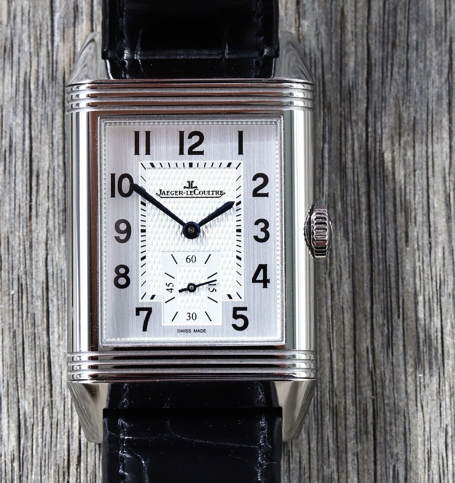 Jaeger-LeCoultre_Reverso_Classic_Duoface_Lge_DayNight_Q3848420_215.8.D4_-_2021_Watch_Vault_01.jpg