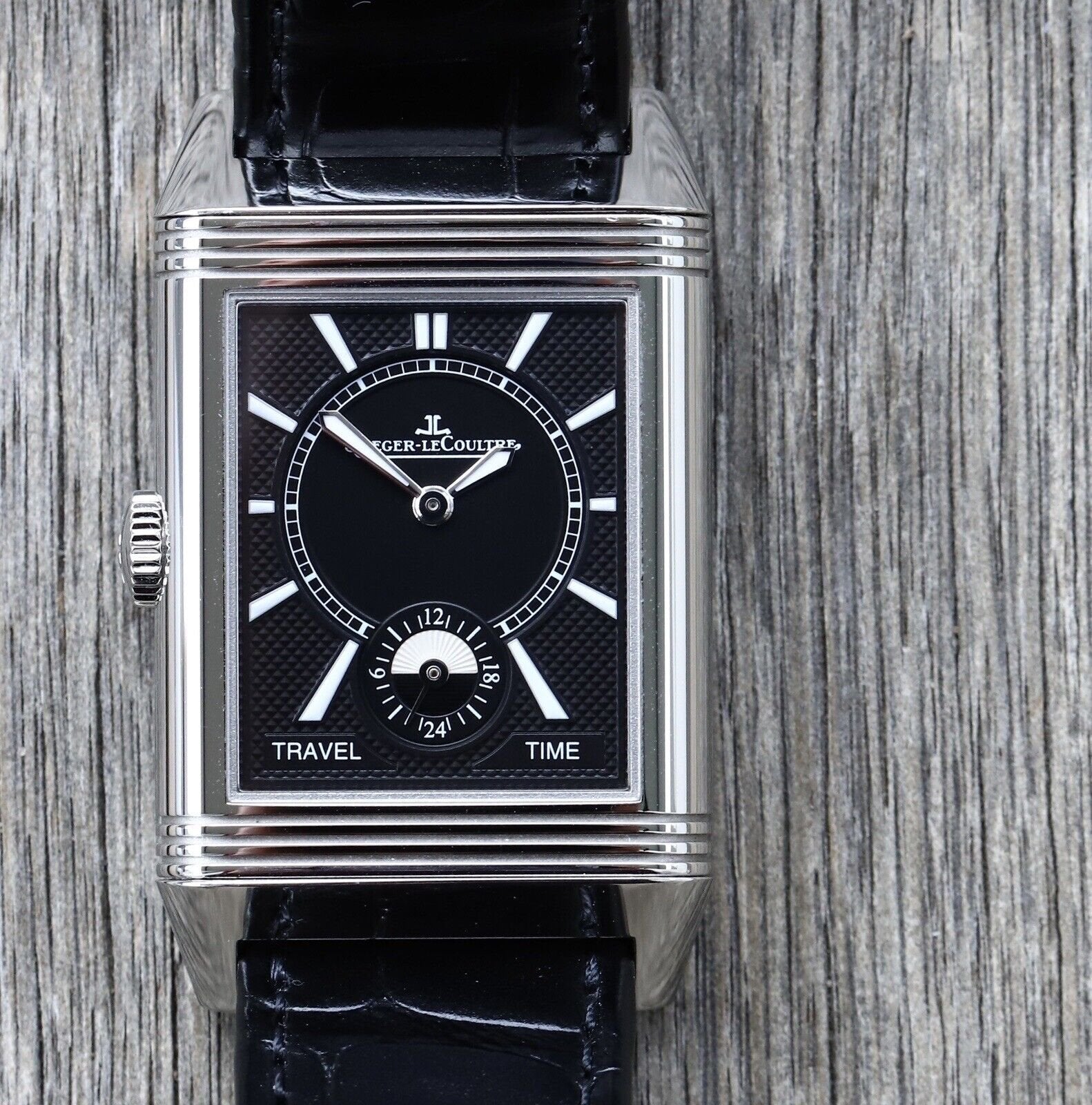 Jaeger-LeCoultre_Reverso_Classic_Duoface_Lge_DayNight_Q3848420_215.8.D4_-_2021_Watch_Vault_02.jpg