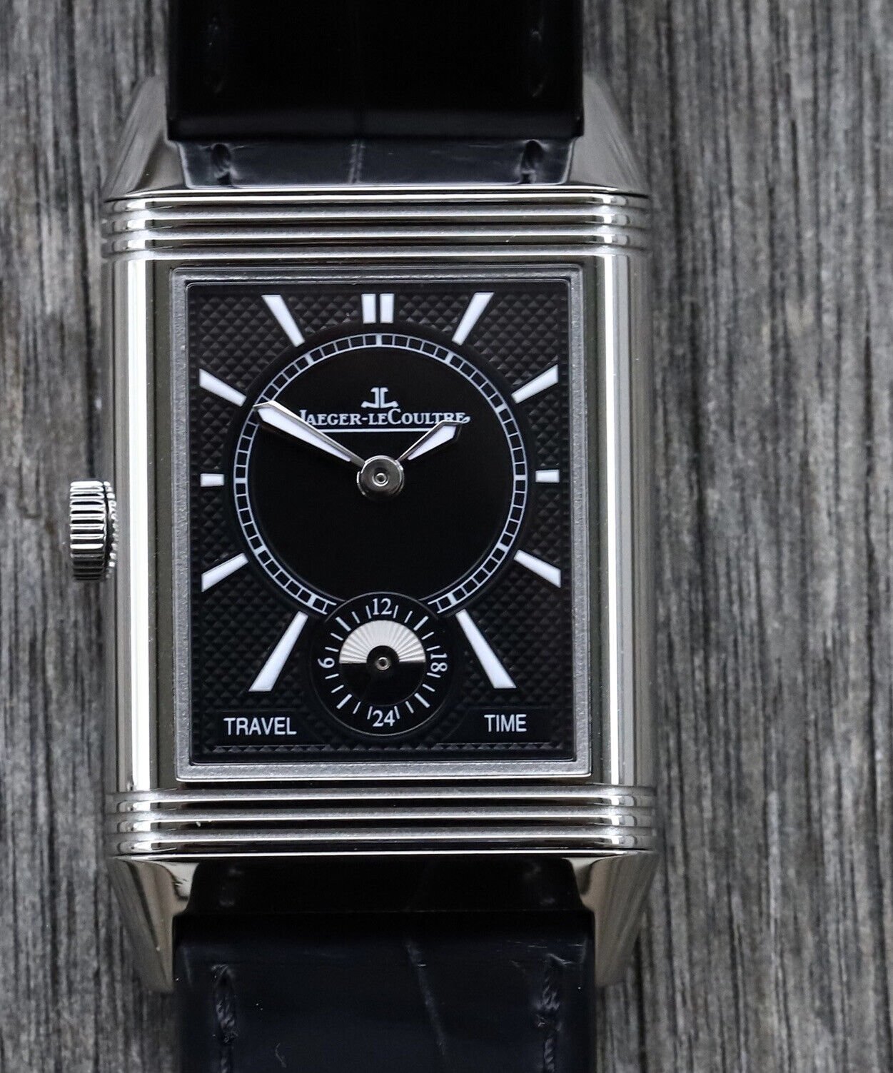 Jaeger-LeCoultre_Reverso_Classic_Duoface_Medium_DayNight_Q2458422_Watch_Vault_02.jpg