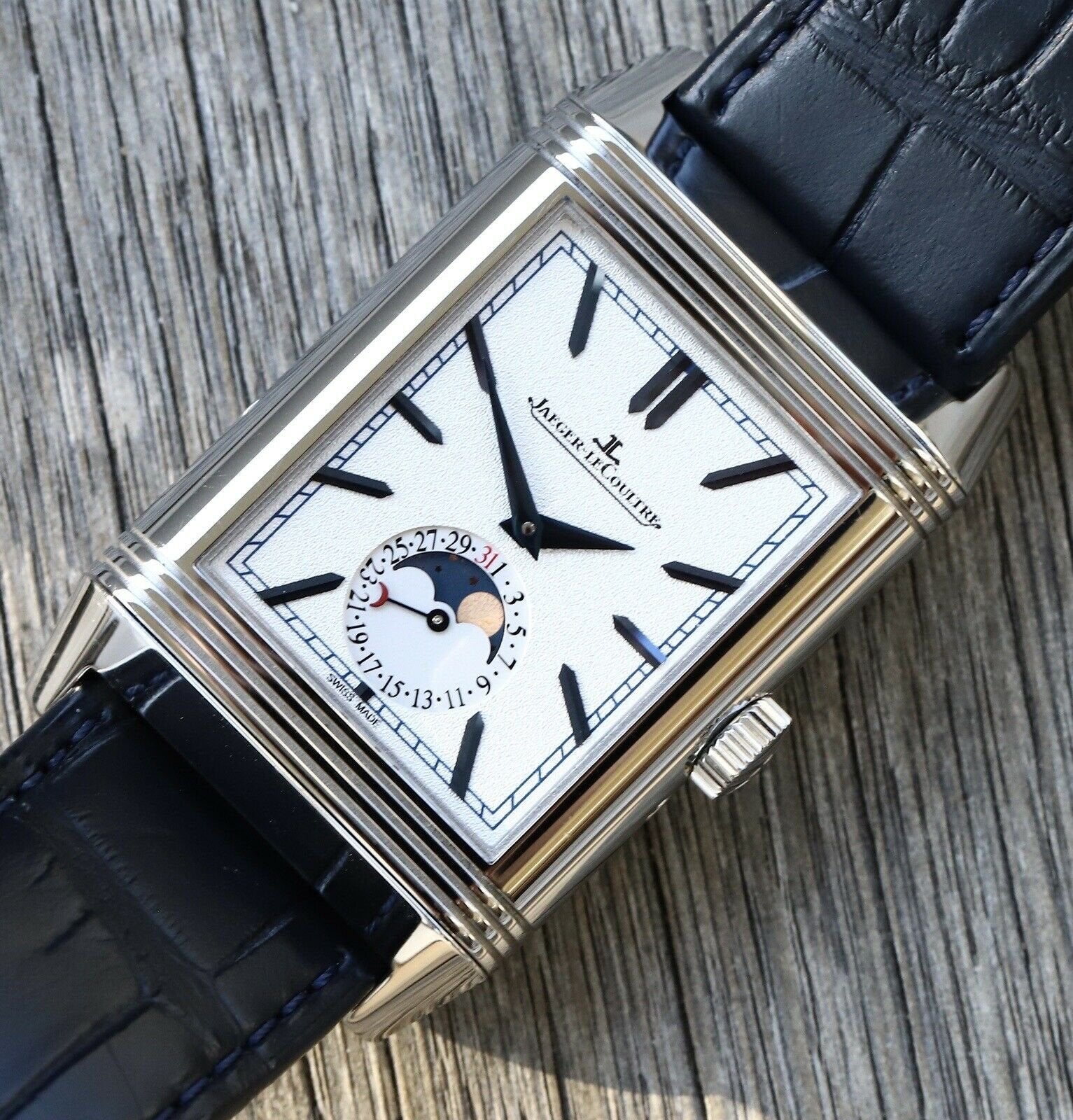 Jaeger-LeCoultre_Reverso_Tribute_Duoface_Moon_Q3958420_216.8.D3_-_2019_Watch_Vault_02.jpg