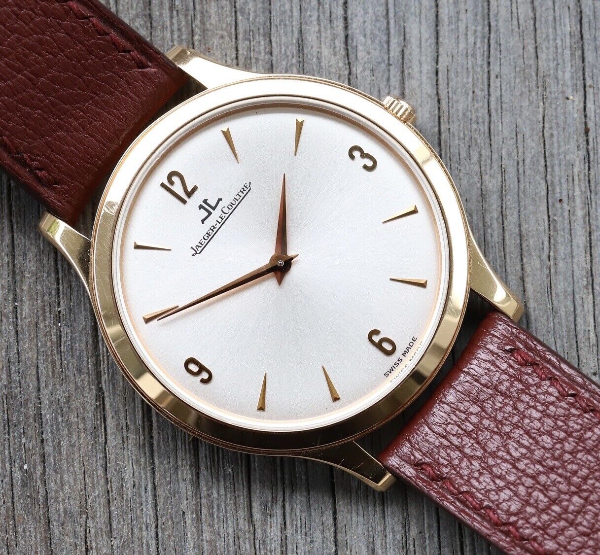 JaegerLeCoultreMasterControlUltraThin145.2.79.SRoseGold34mmWatchVault02.jpg