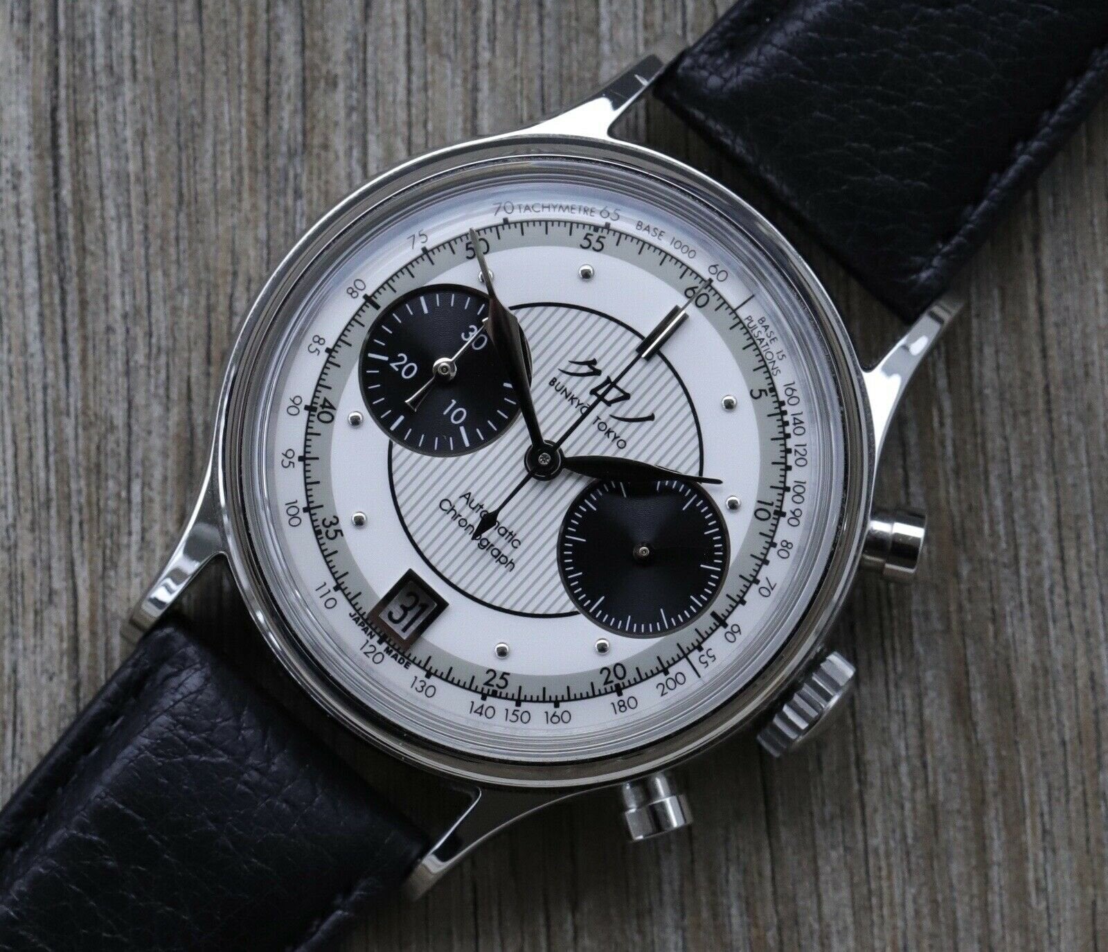 Kurono_Tokyo_Chronograph_1_White_Dial_-_2020_Watch_Vault_02.jpg