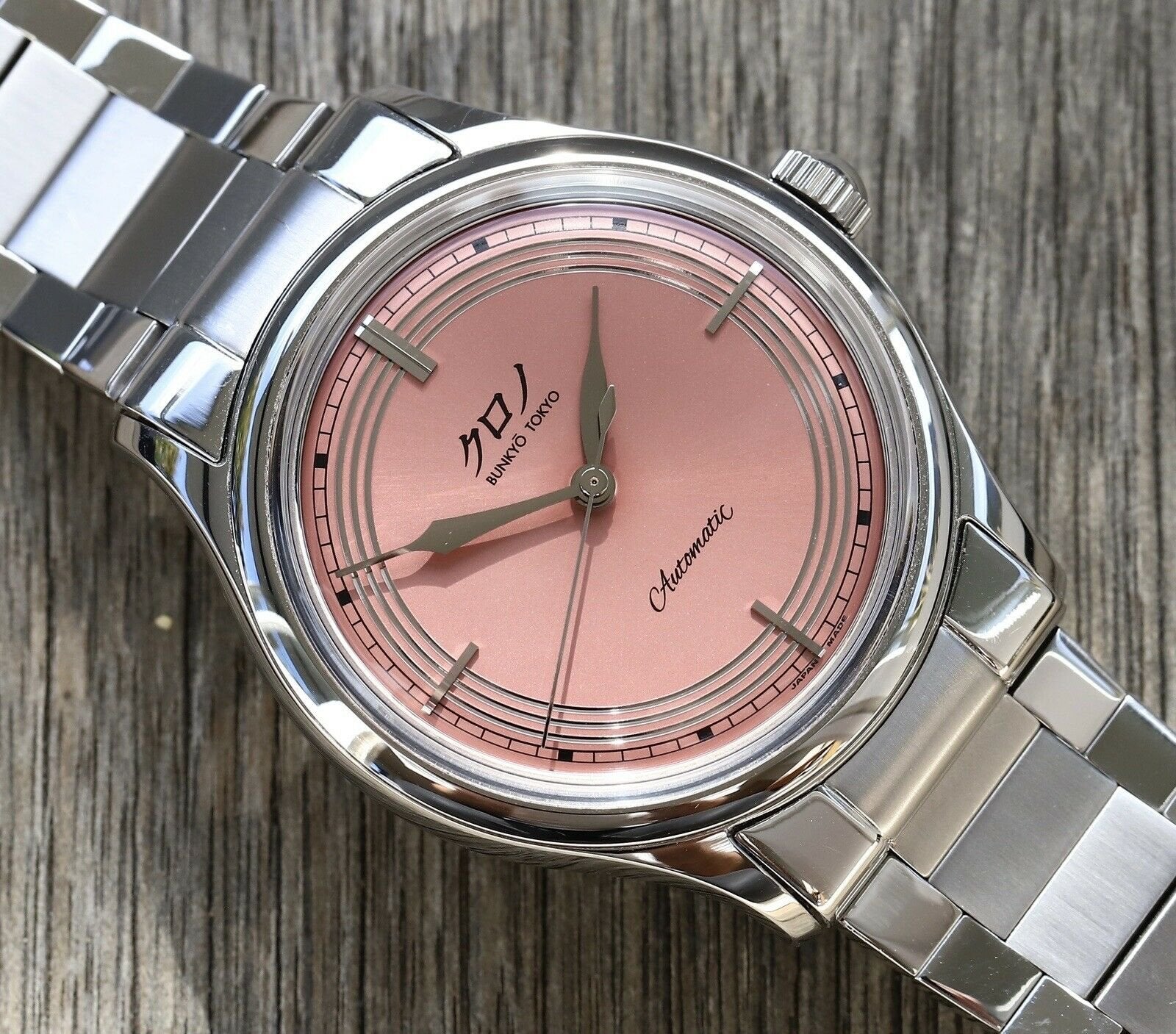 Kurono_Tokyo_Toki_on_bracelet_Watch_Vault_02.jpg