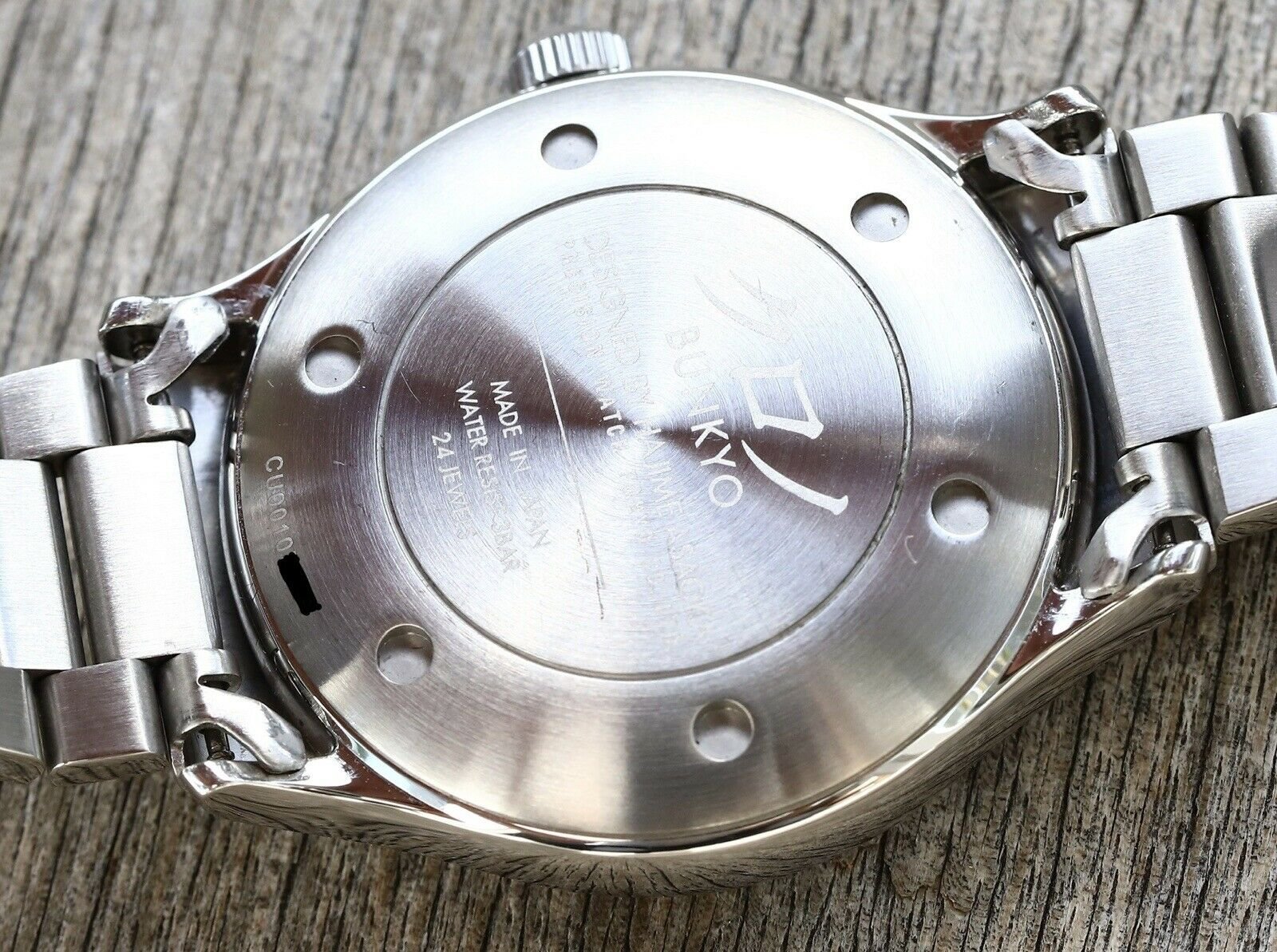 Kurono Tokyo Toki on bracelet