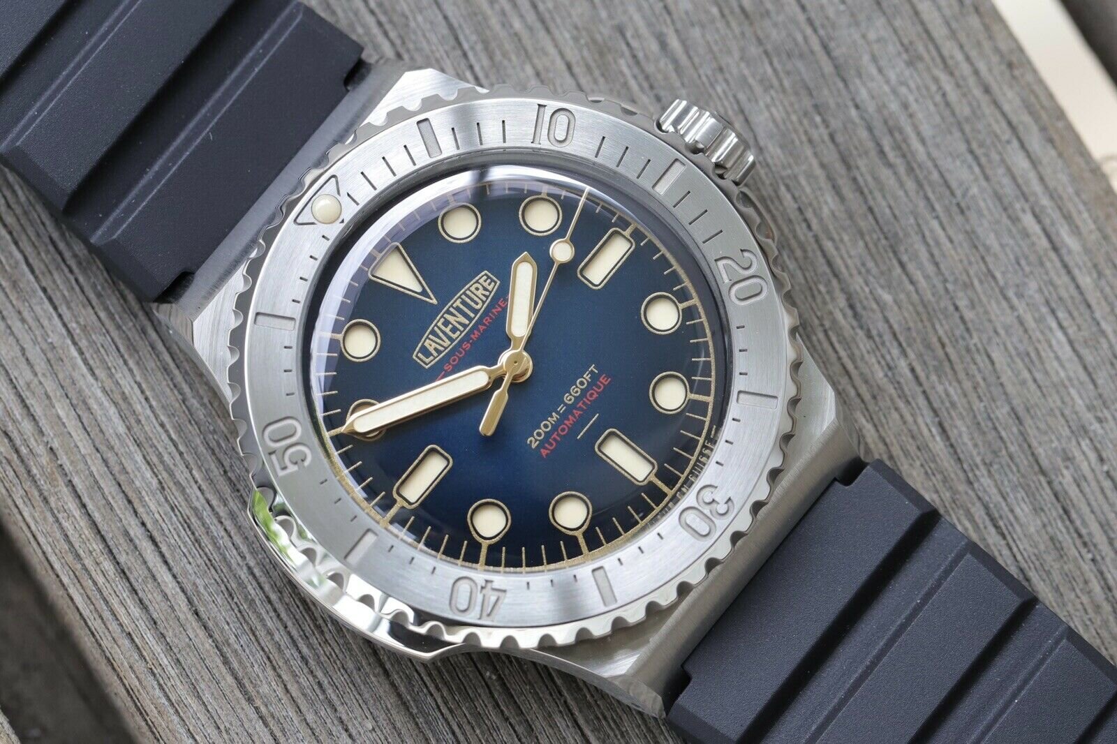 Laventure_Sous-Marine_SteelBlue_-_2018_Watch_Vault_02.jpg